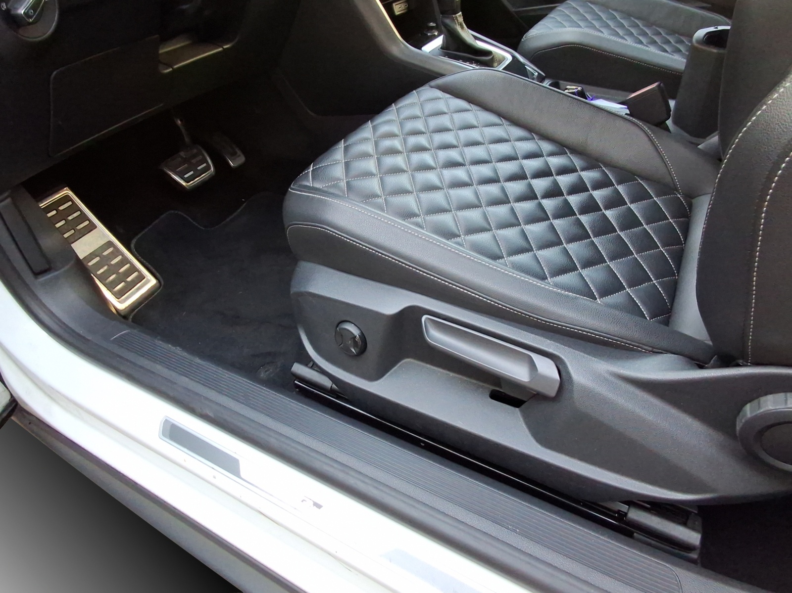 VW T-Roc Cabriolet 1.5 TSI EVO R-Line DSG-image-14