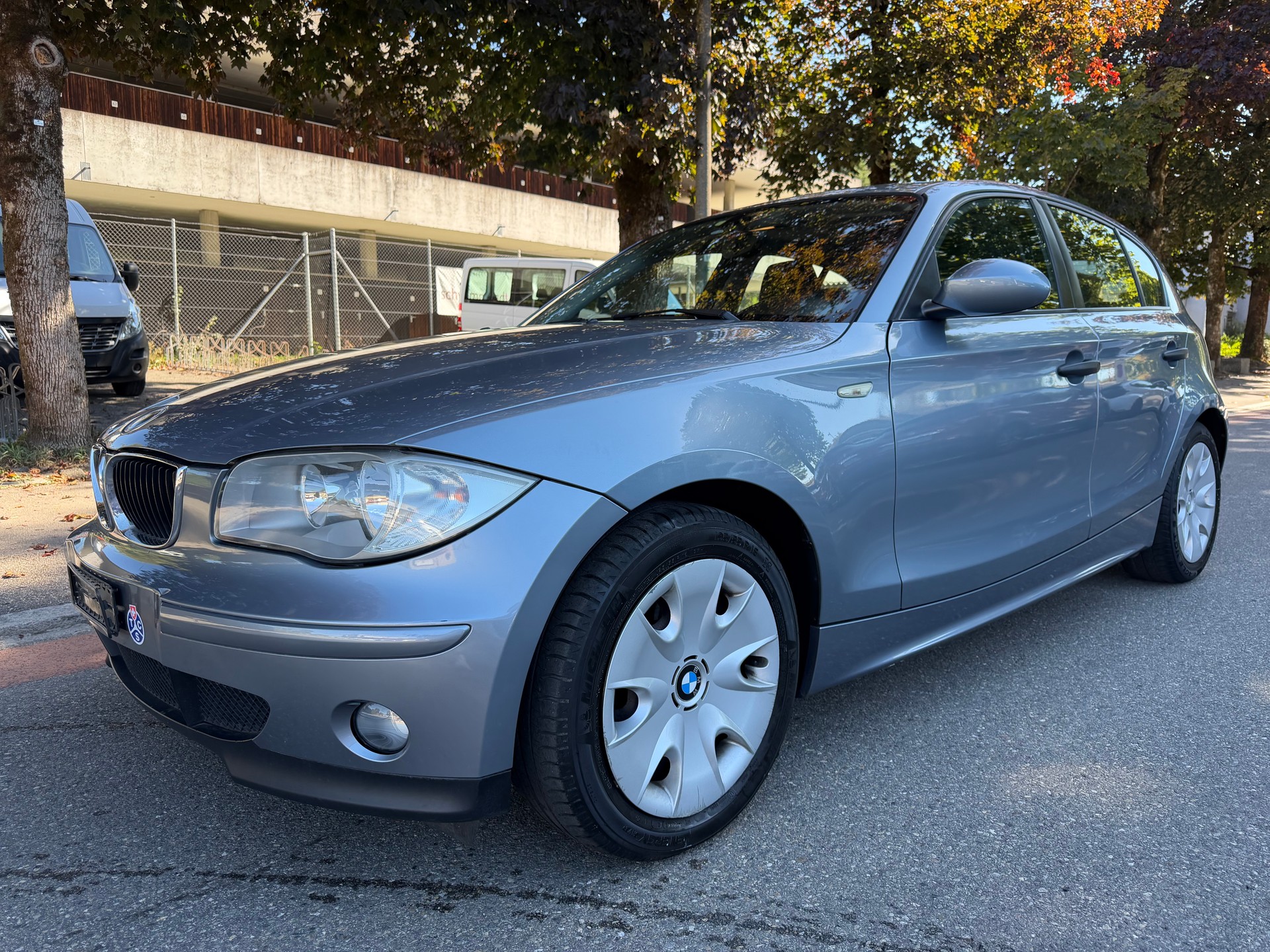 BMW 118-showroom-element-1