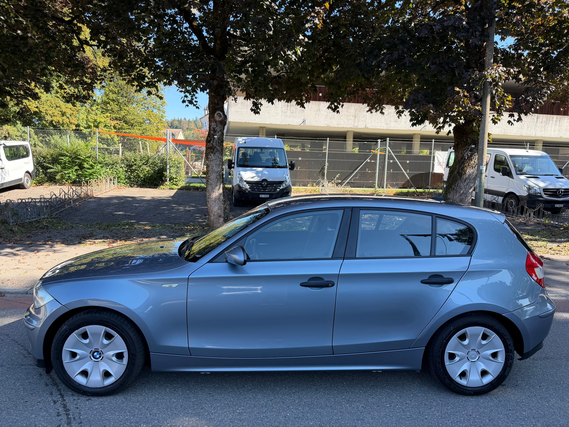 BMW 118-showroom-element-2