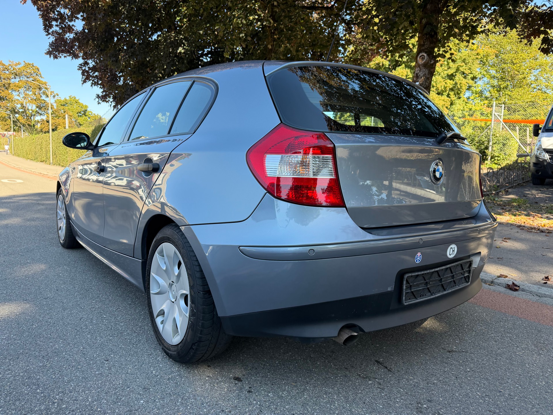 BMW 118-showroom-element-3