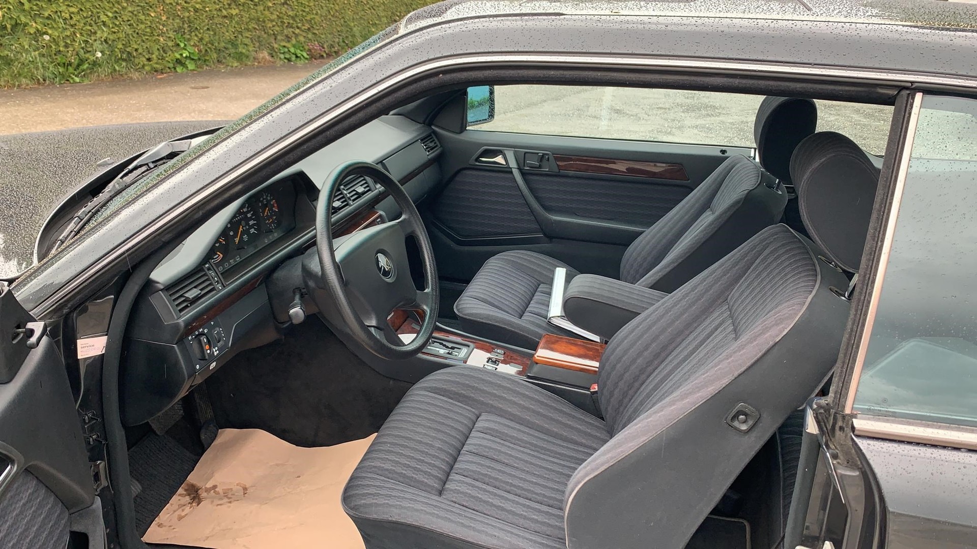 MERCEDES-BENZ 230 CE-image-9