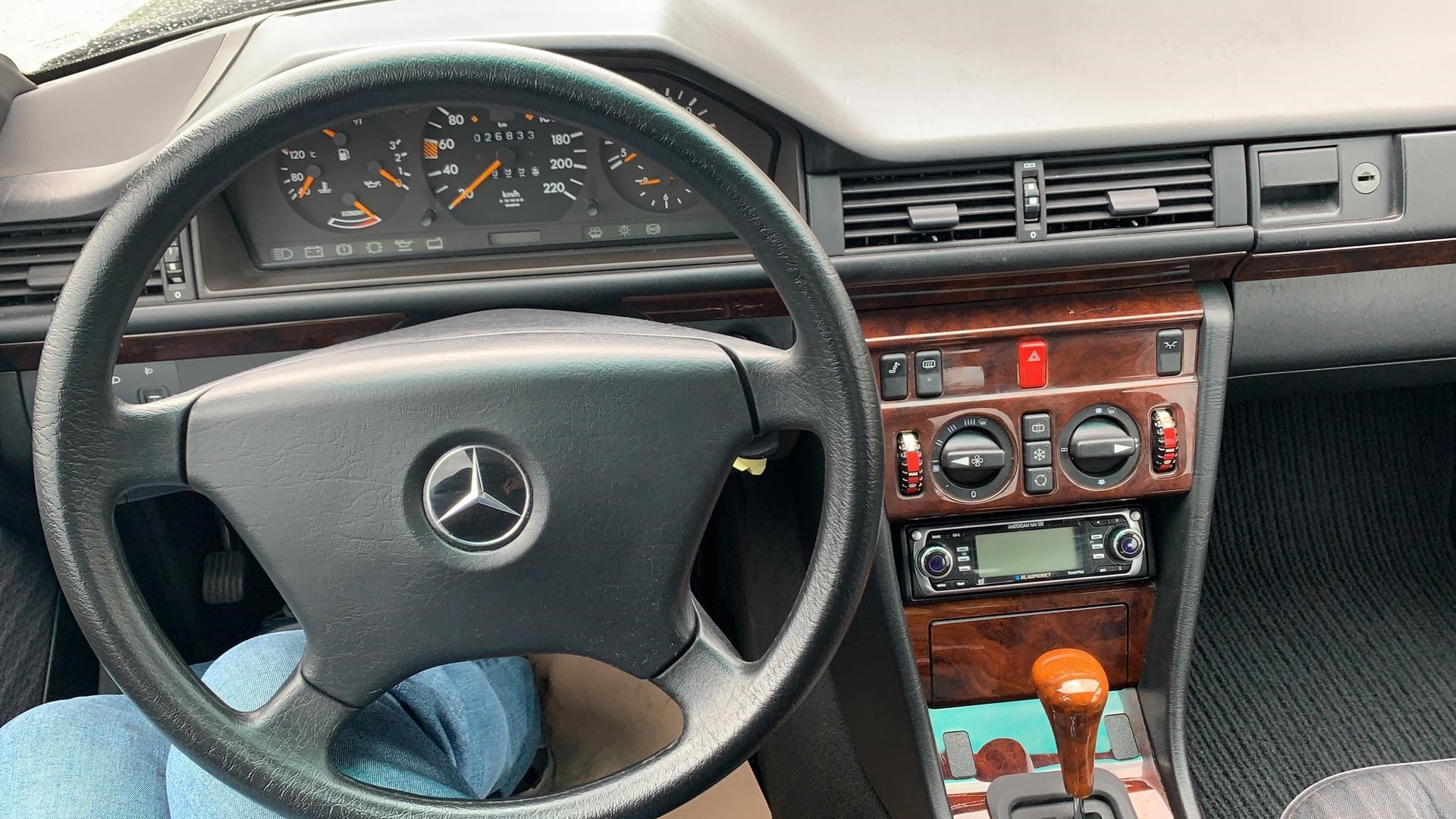 MERCEDES-BENZ 230 CE-image-12