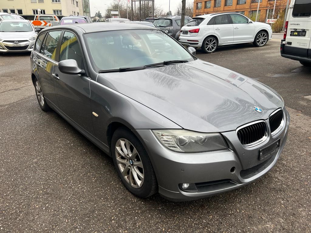 BMW 318d Touring Steptronic-showroom-element-1