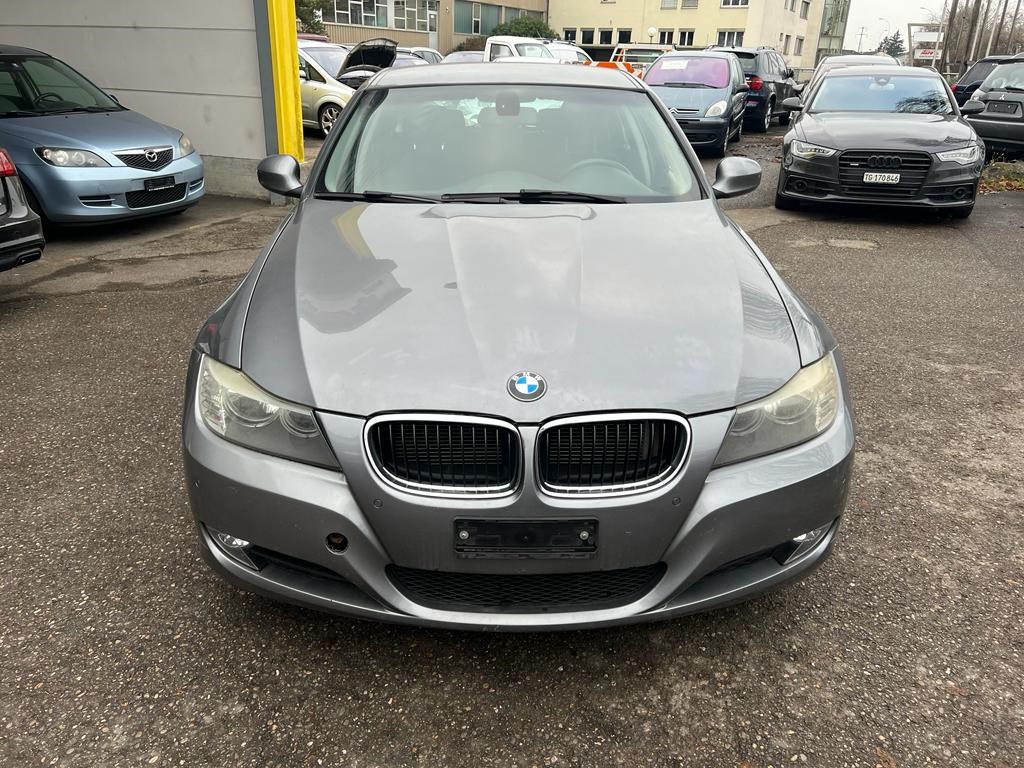 BMW 318d Touring Steptronic-showroom-element-2