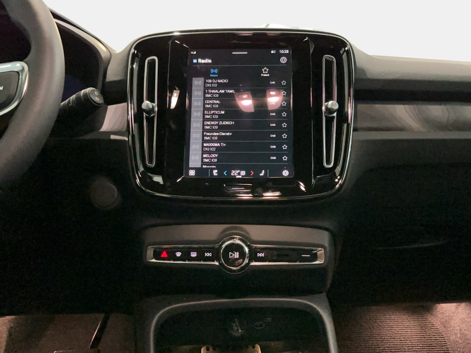 VOLVO XC40 Recharge E80 82kWh Plus RWD-image-12
