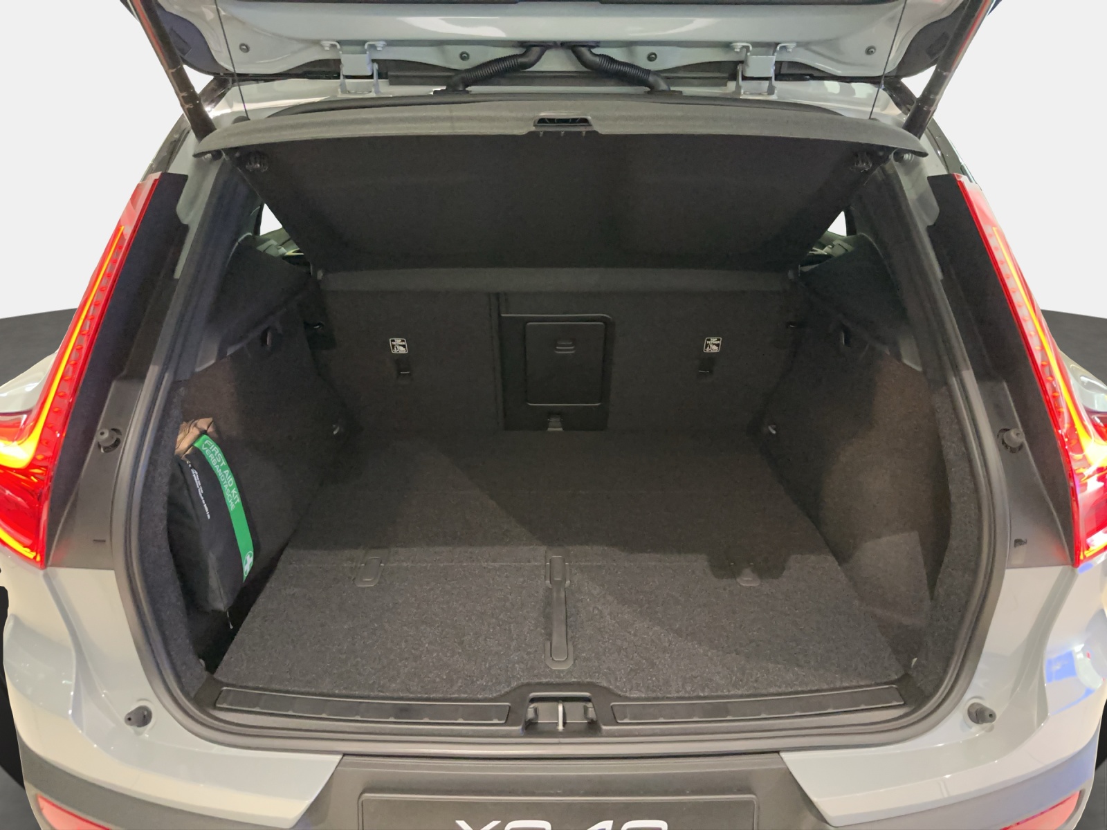 VOLVO XC40 Recharge E80 82kWh Plus RWD-image-5