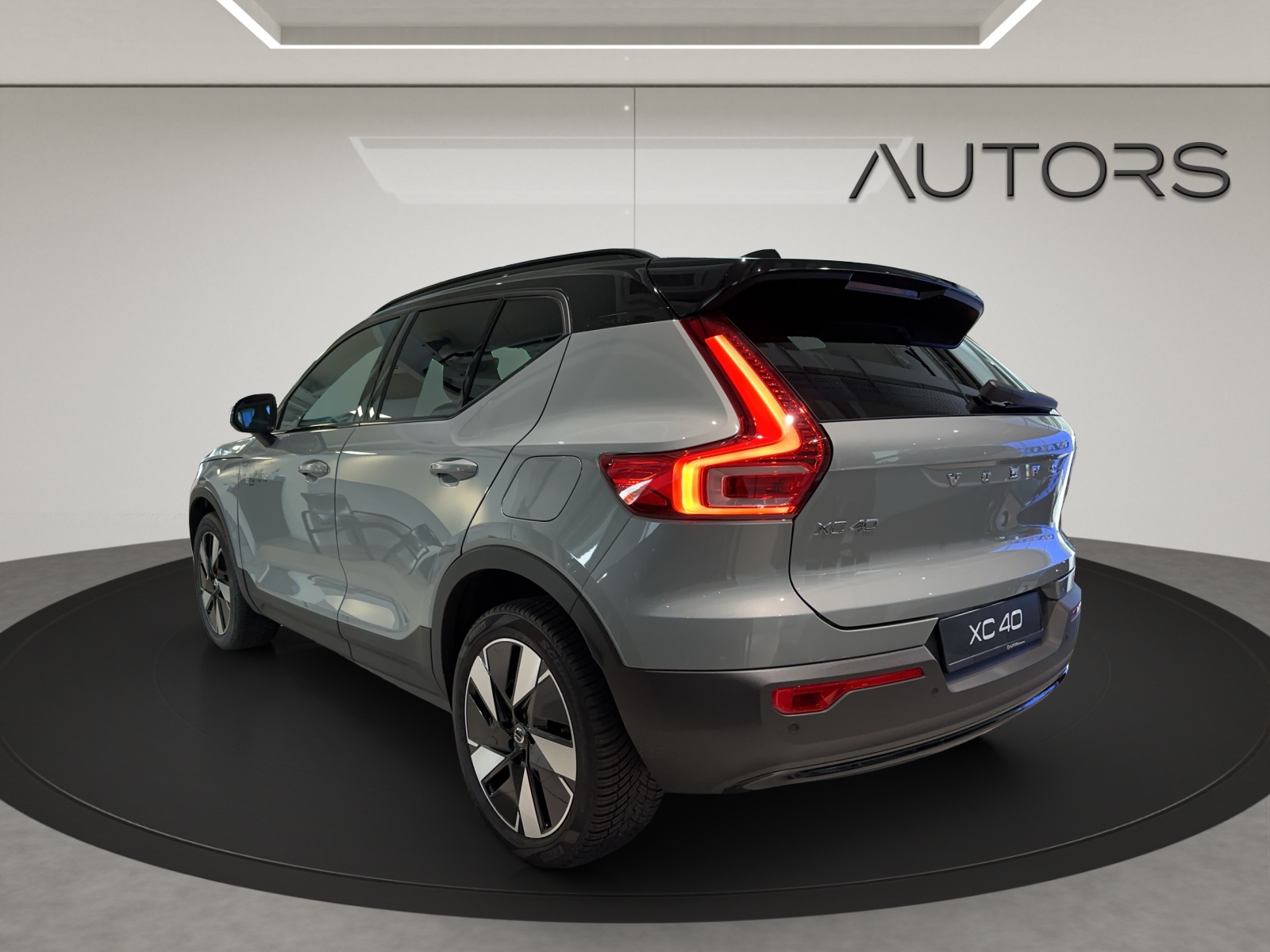 VOLVO XC40 Recharge E80 82kWh Plus RWD-showroom-element-1