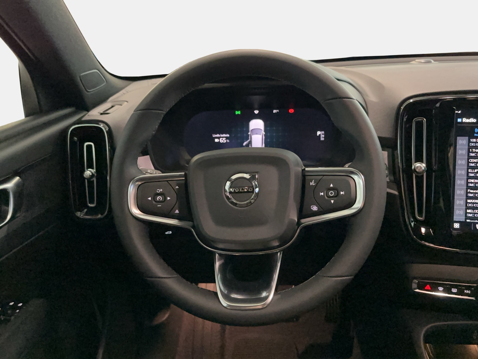 VOLVO XC40 Recharge E80 82kWh Plus RWD-image-11