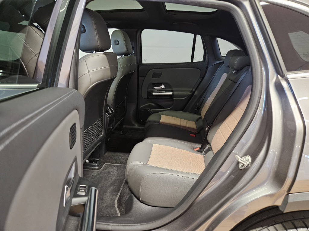 MERCEDES-BENZ EQA 250 Electric Art Line-image-12