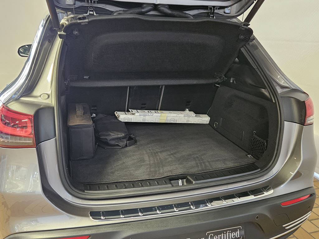 MERCEDES-BENZ EQA 250 Electric Art Line-showroom-element-3