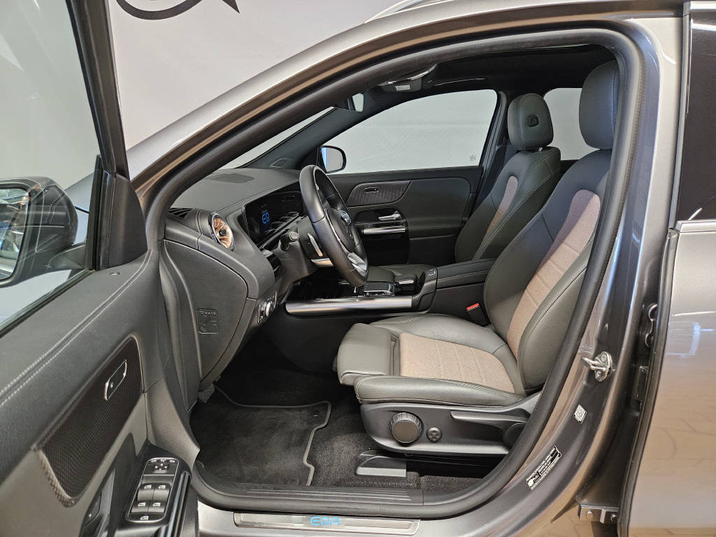 MERCEDES-BENZ EQA 250 Electric Art Line-image-4