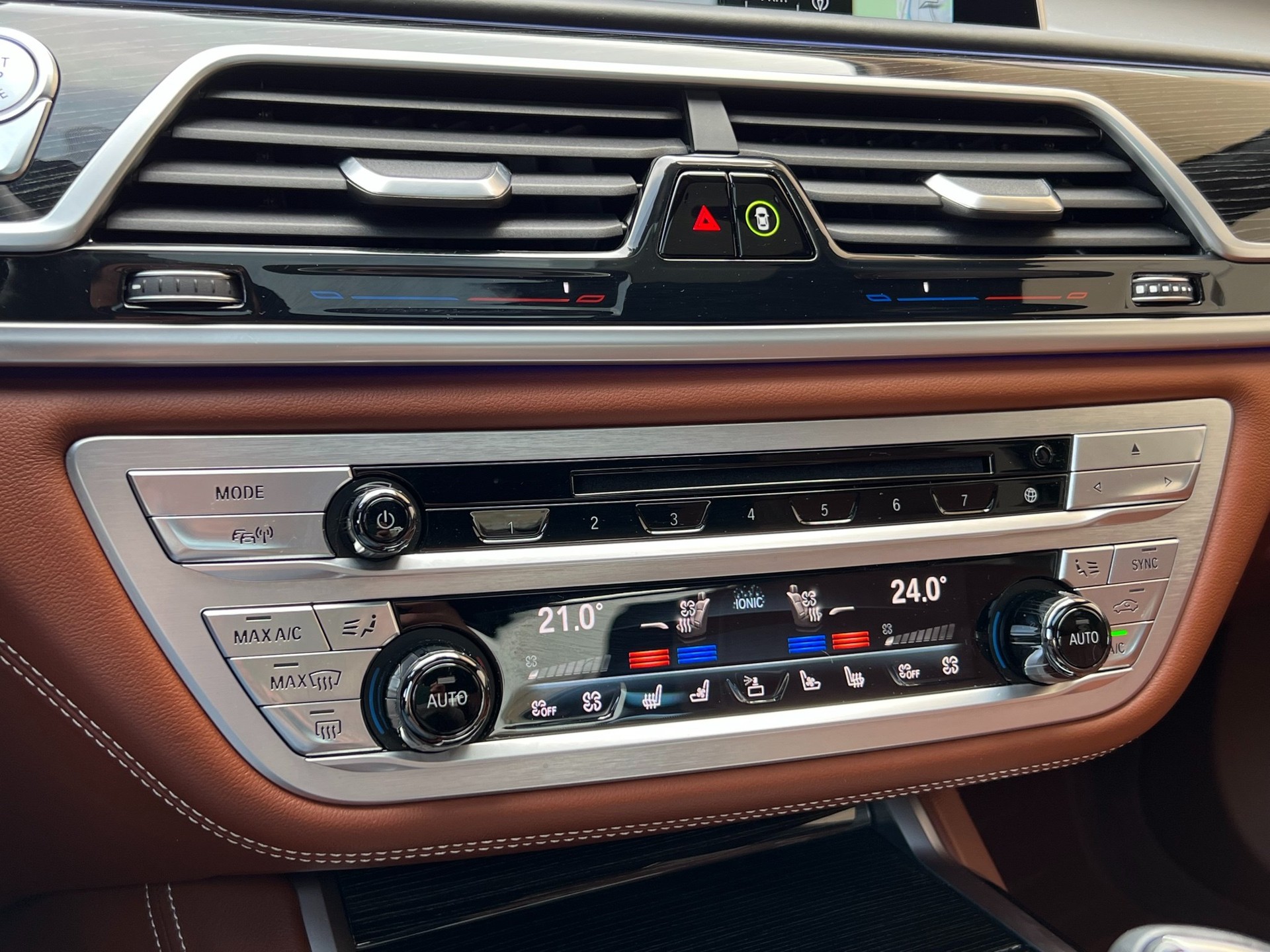 BMW M760Li xDrive Steptronic-image-13