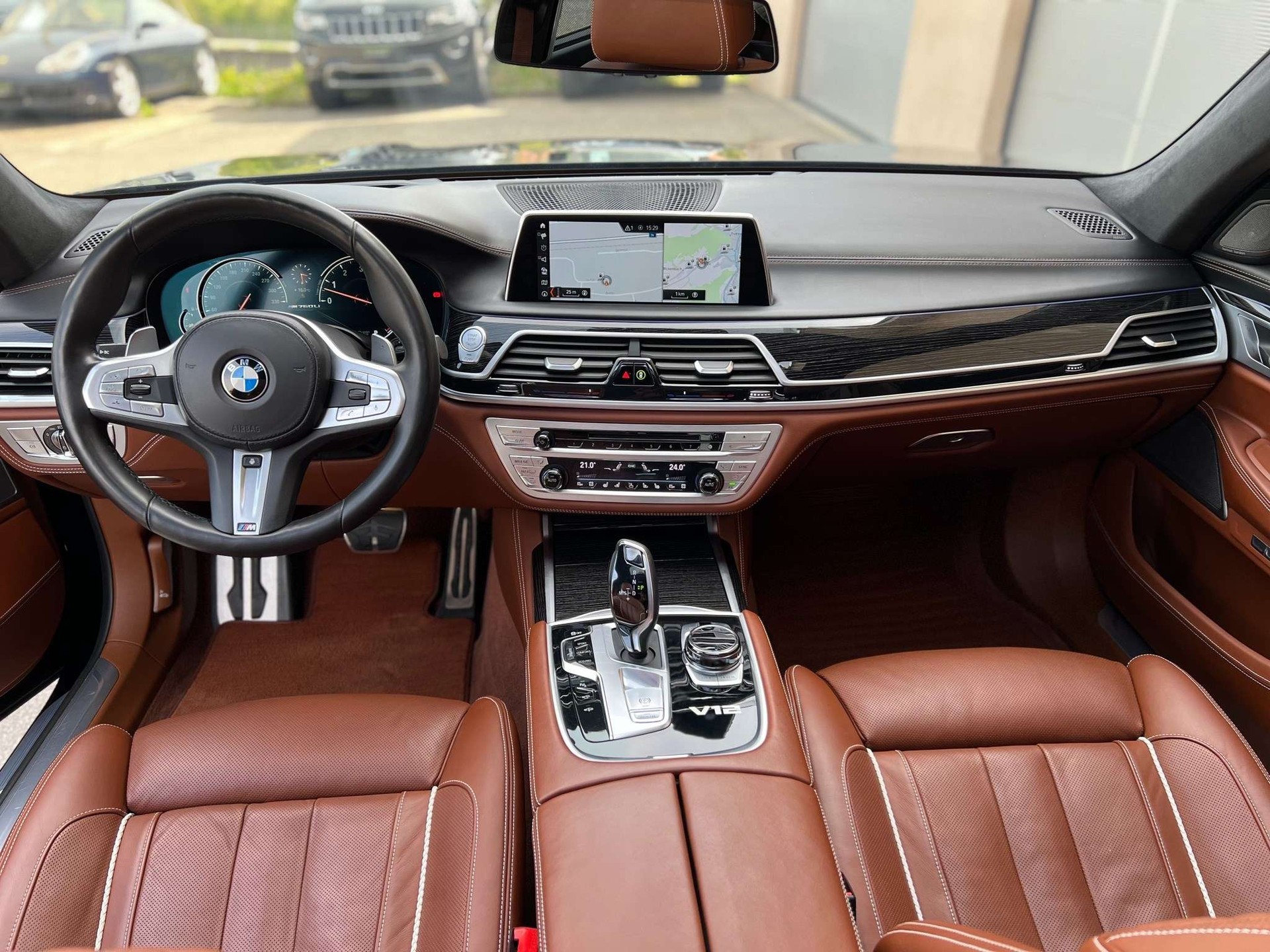 BMW M760Li xDrive Steptronic-image-12