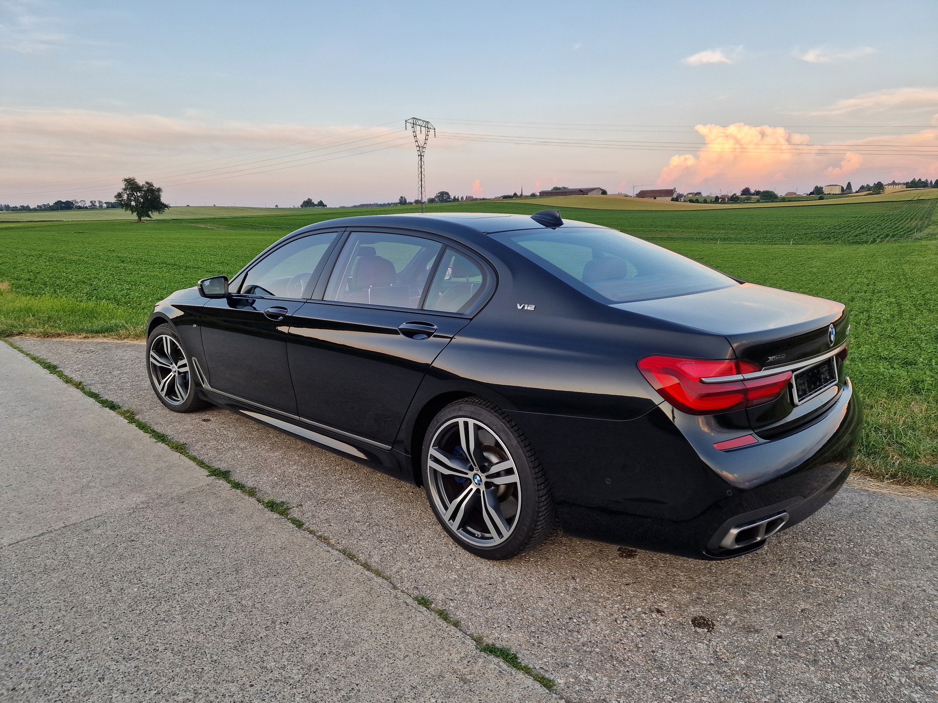 BMW M760Li xDrive Steptronic-image-4