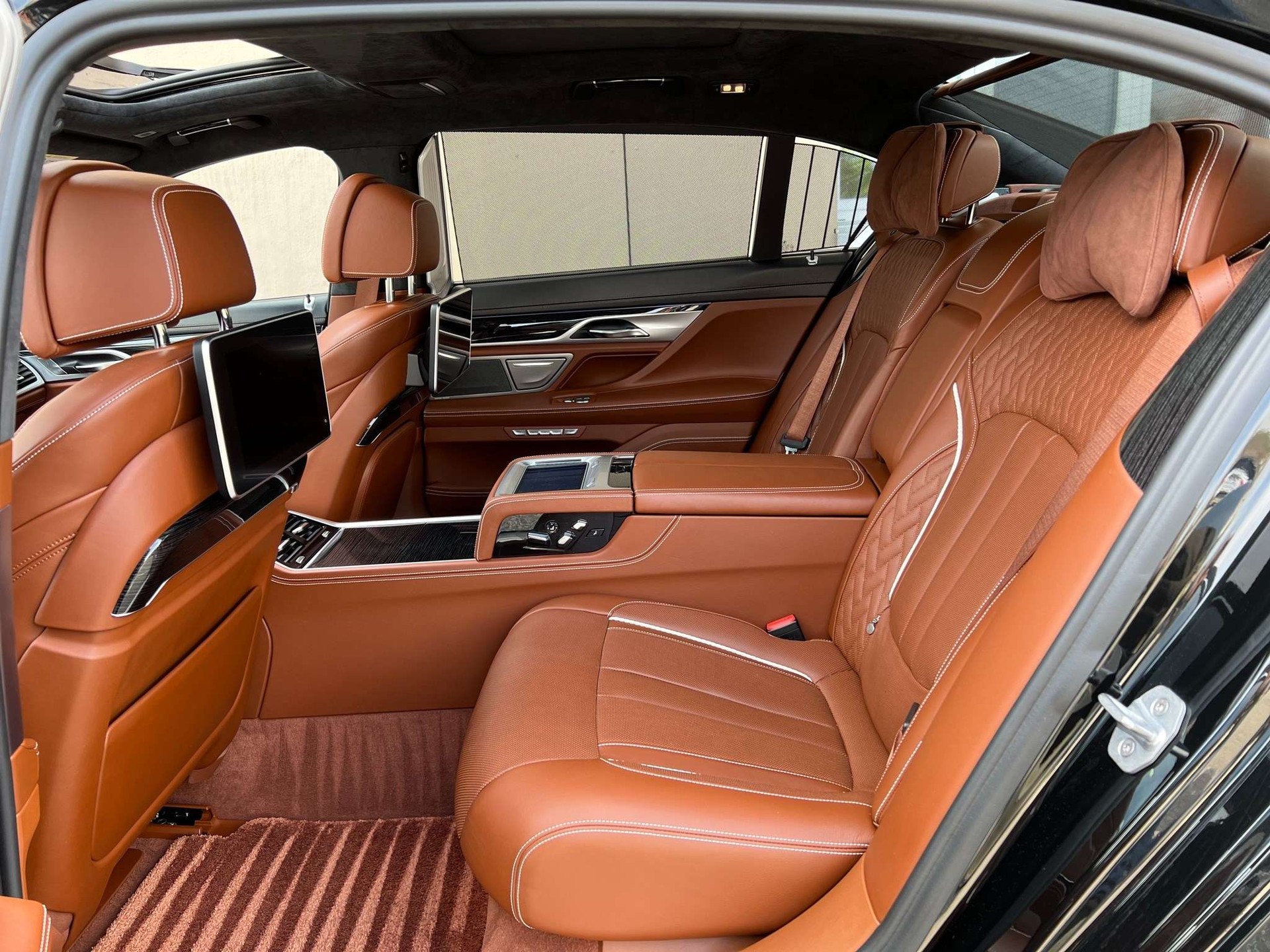BMW M760Li xDrive Steptronic-image-17