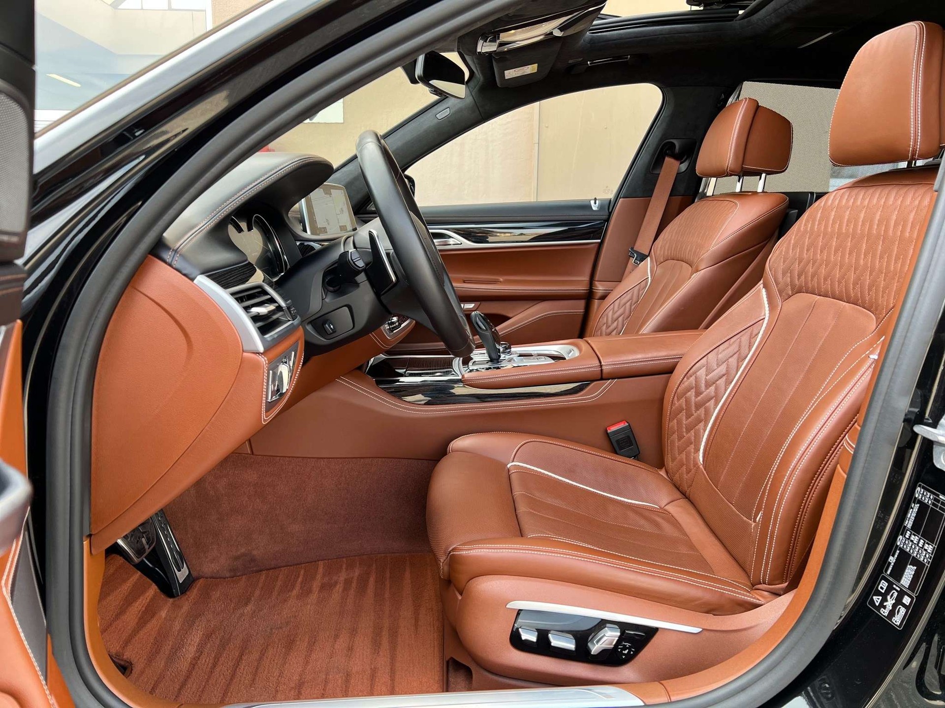 BMW M760Li xDrive Steptronic-image-8