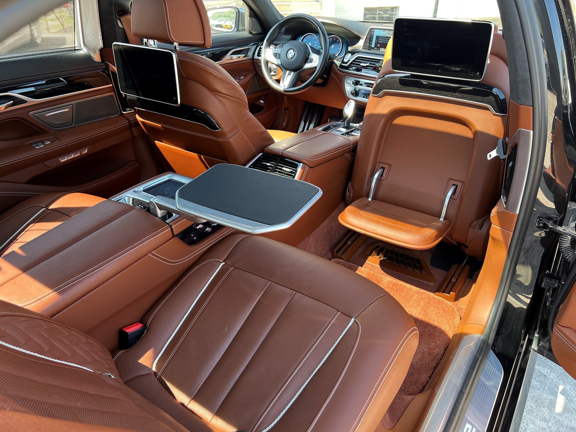 BMW M760Li xDrive Steptronic-image-16