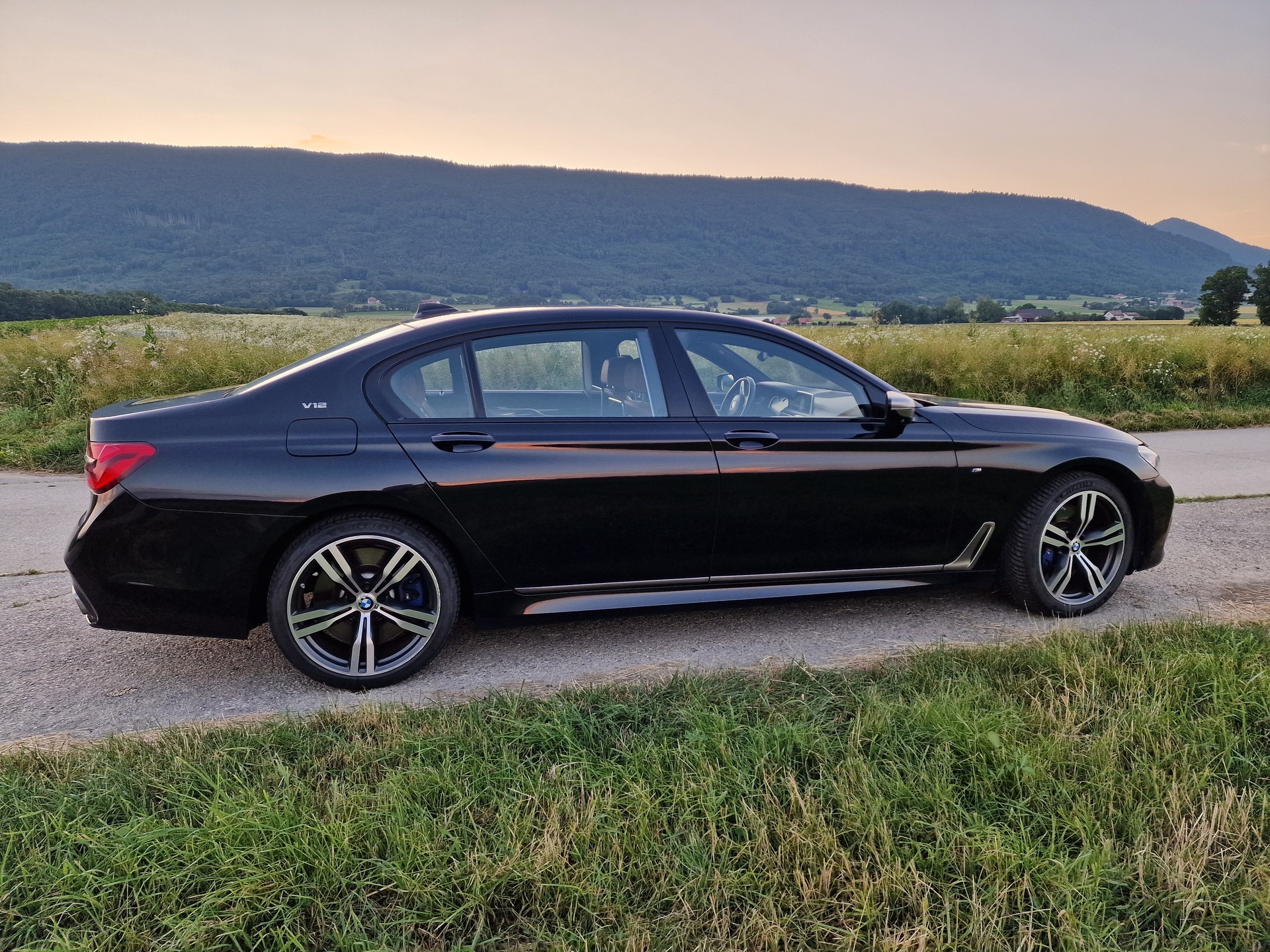 BMW M760Li xDrive Steptronic-image-7