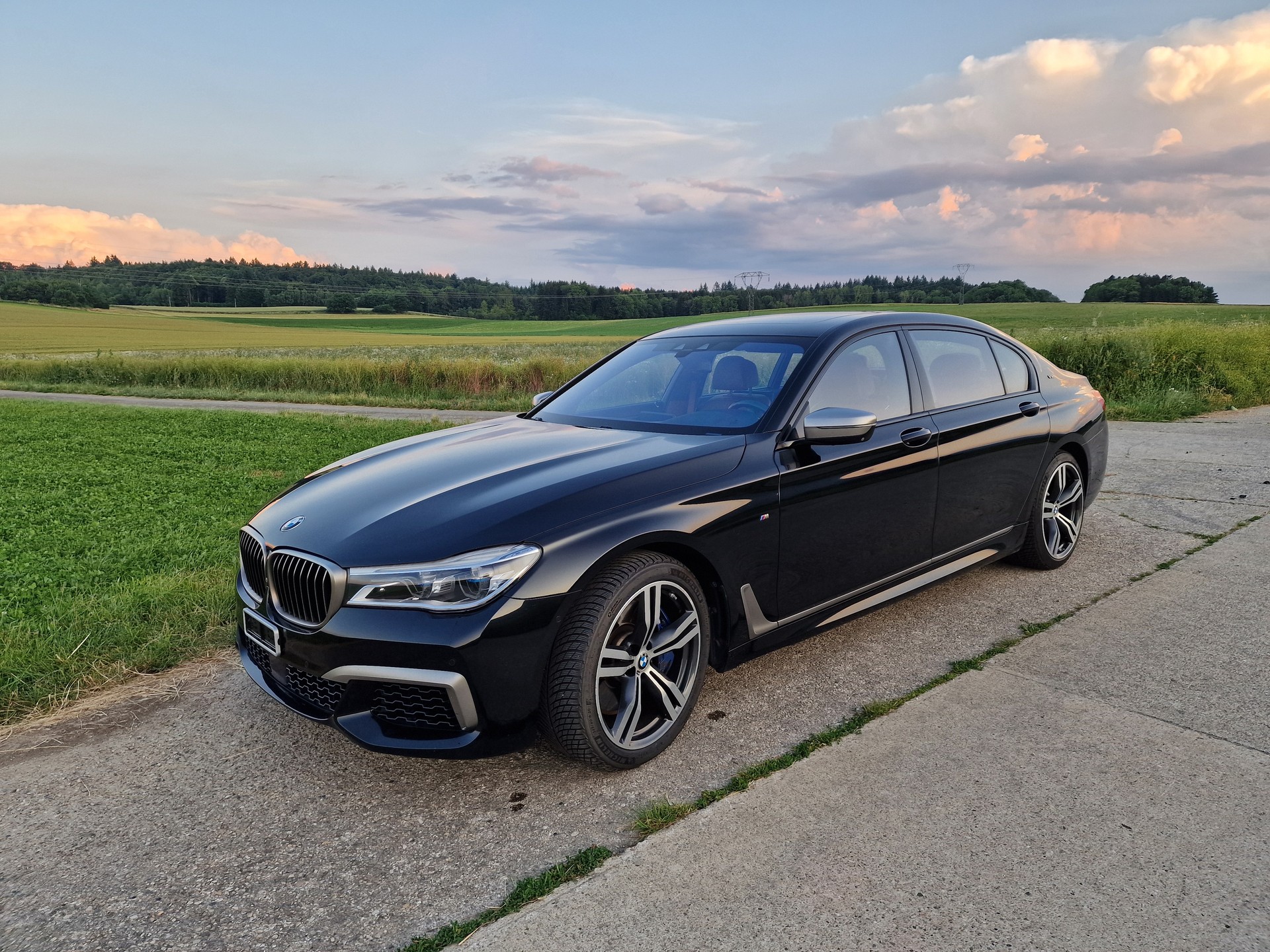 BMW M760Li xDrive Steptronic-image-2