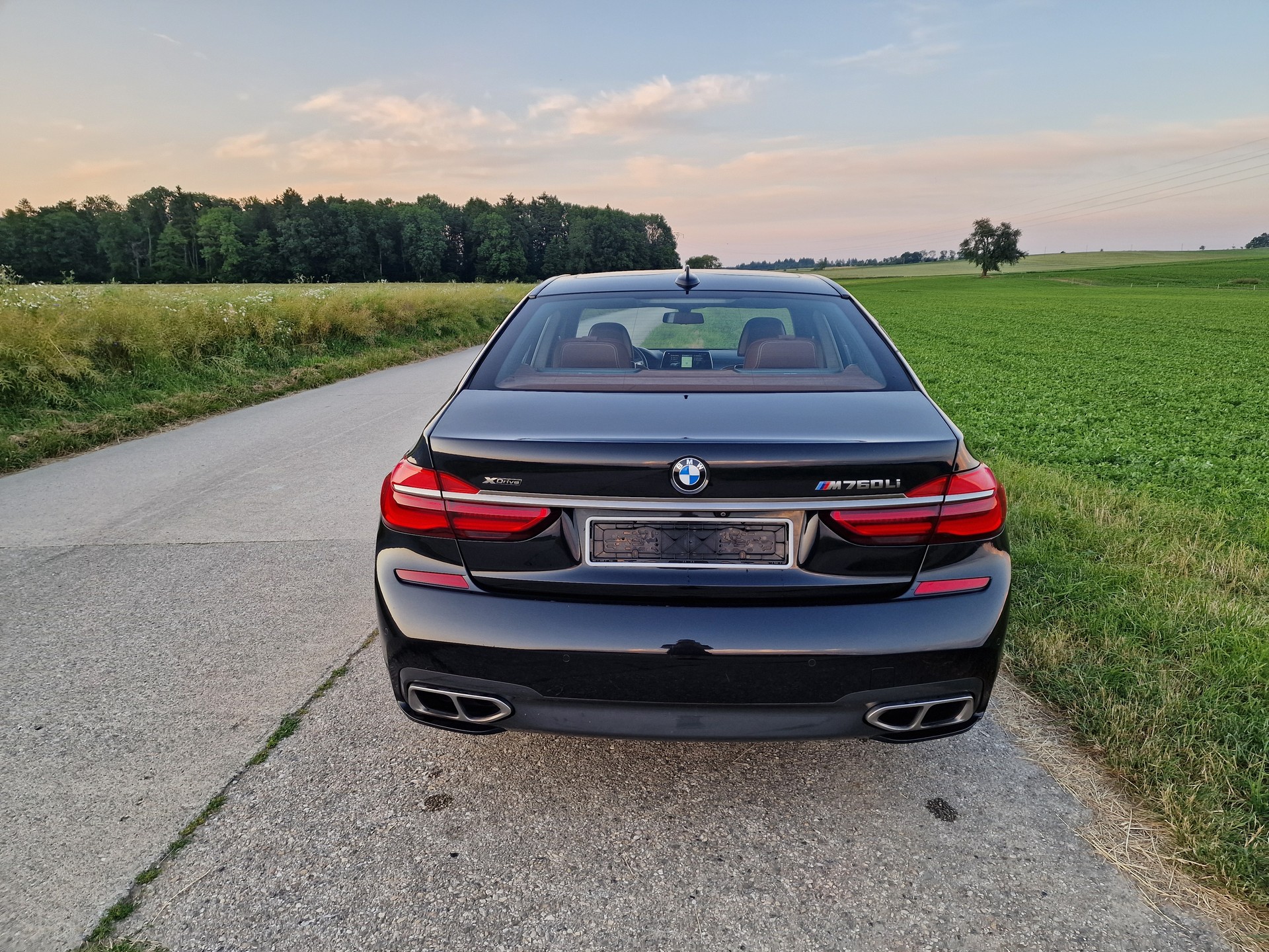 BMW M760Li xDrive Steptronic-image-5