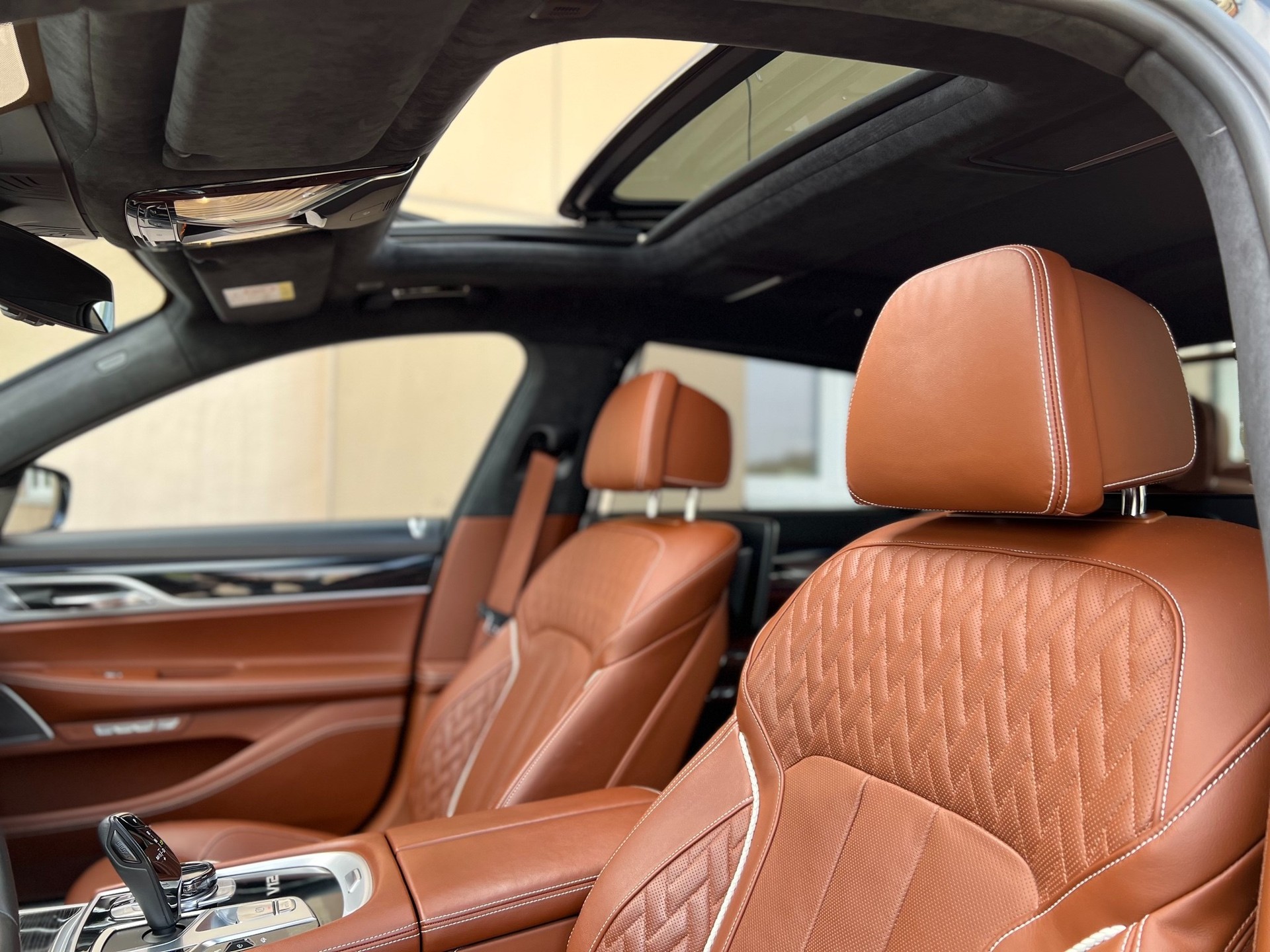 BMW M760Li xDrive Steptronic-image-10