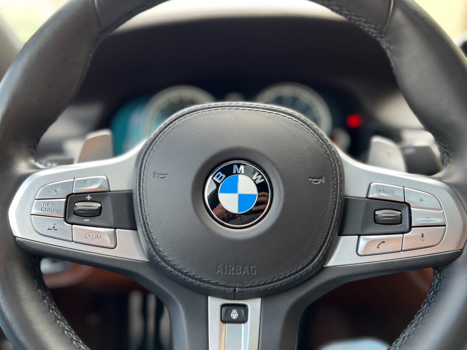 BMW M760Li xDrive Steptronic-image-15