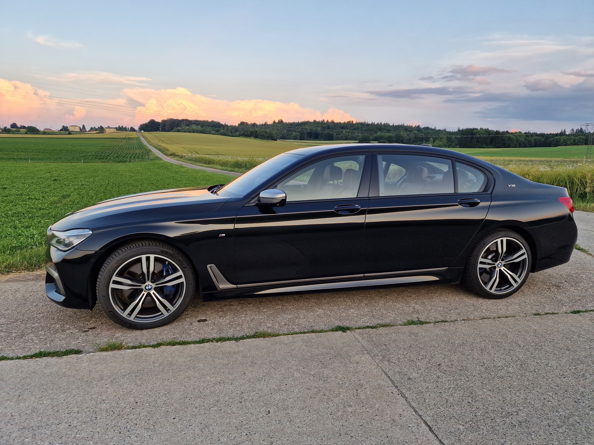 BMW M760Li xDrive Steptronic-image-3
