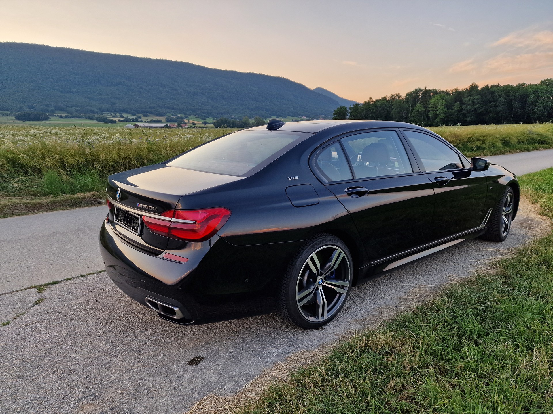 BMW M760Li xDrive Steptronic-image-6