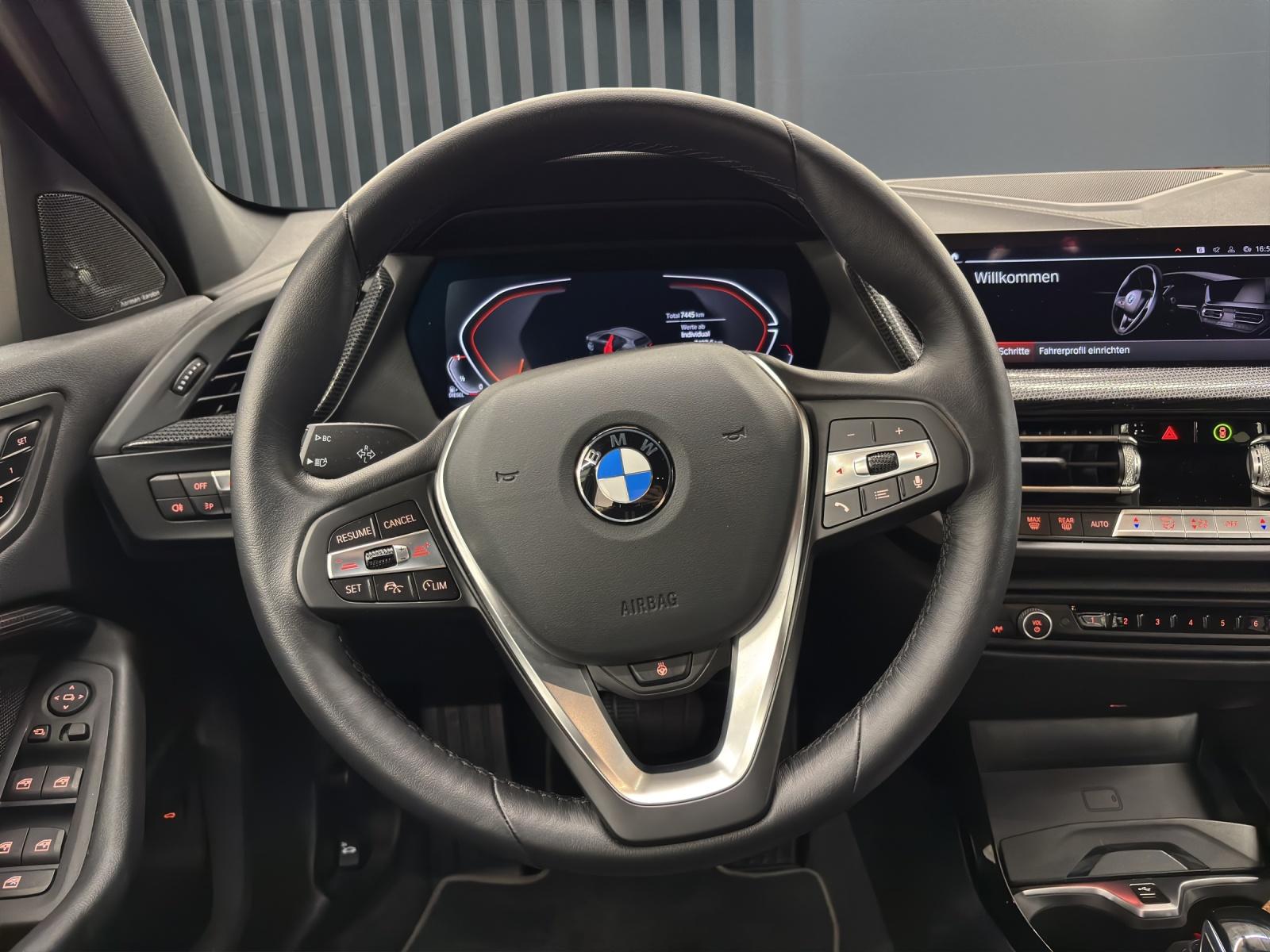 BMW 116d Sports Line-image-10