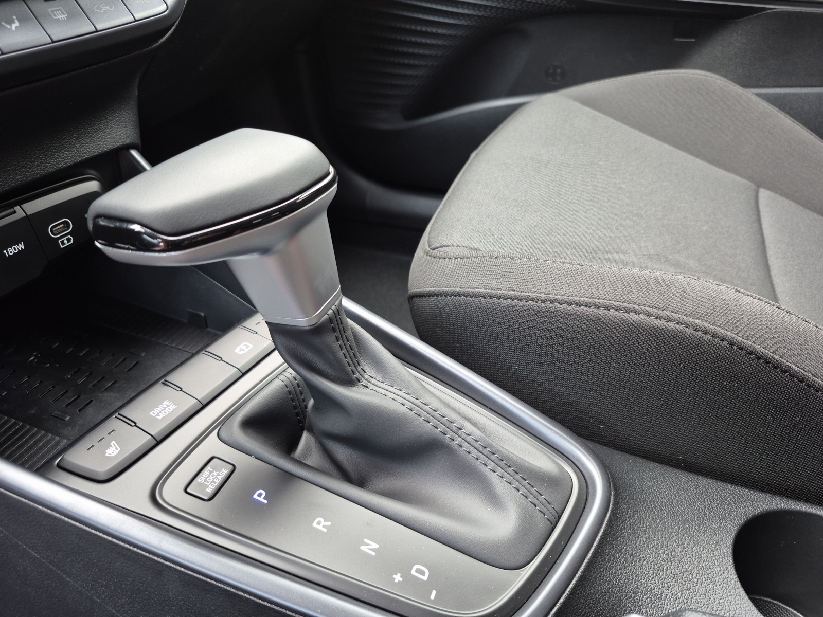 HYUNDAI Bayon 1.0 T-GDi Amplia Safety Pack-image-14