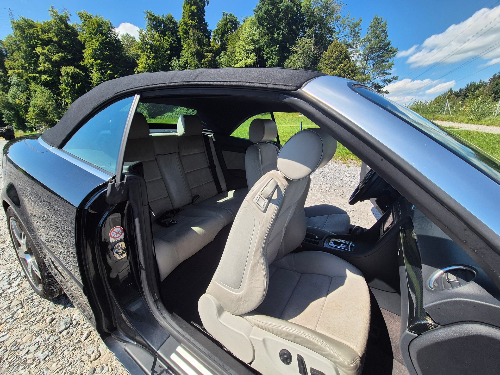 AUDI S4 Cabriolet 4.2 V8 quattro-image-17