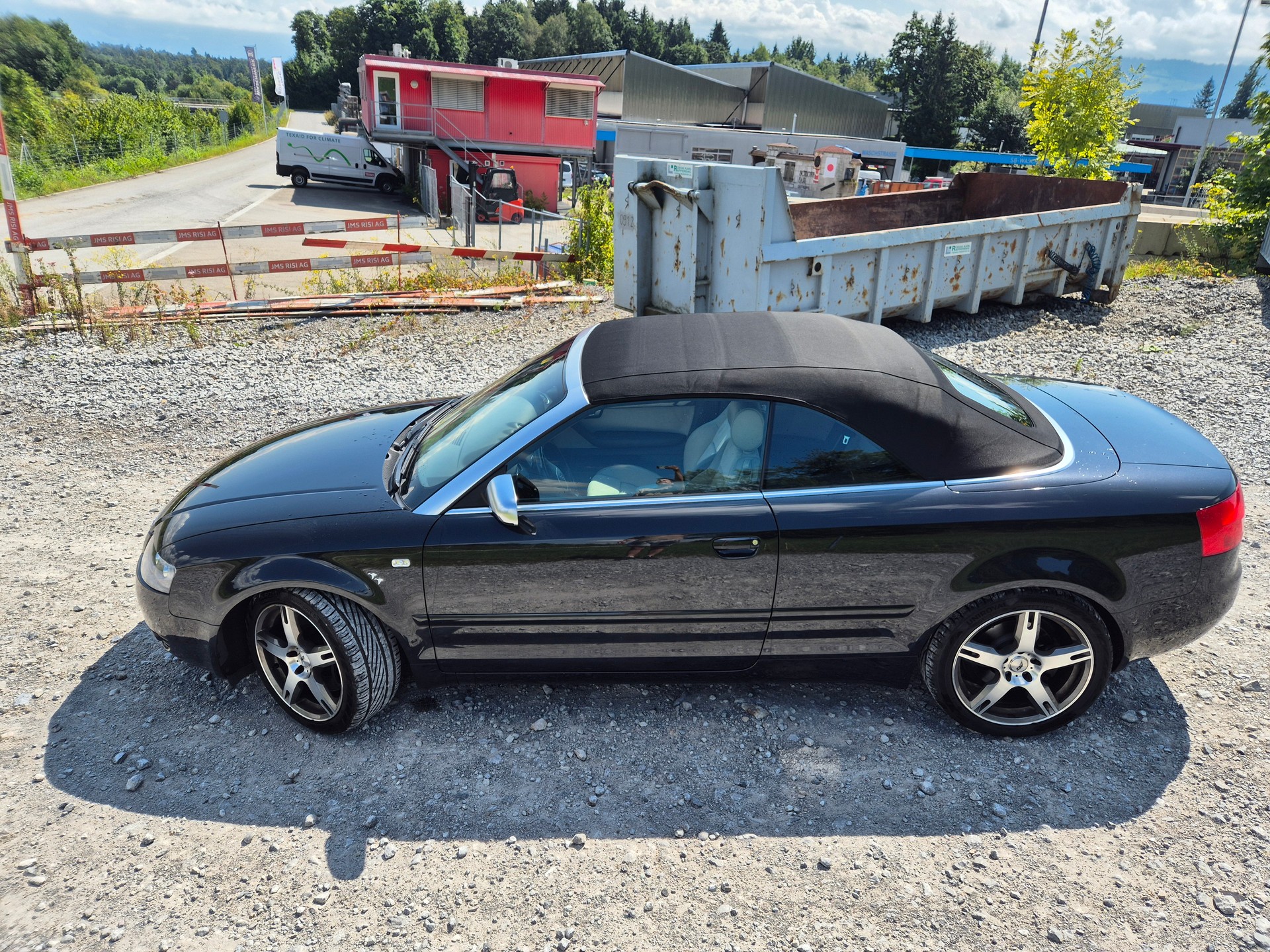 AUDI S4 Cabriolet 4.2 V8 quattro-image-2