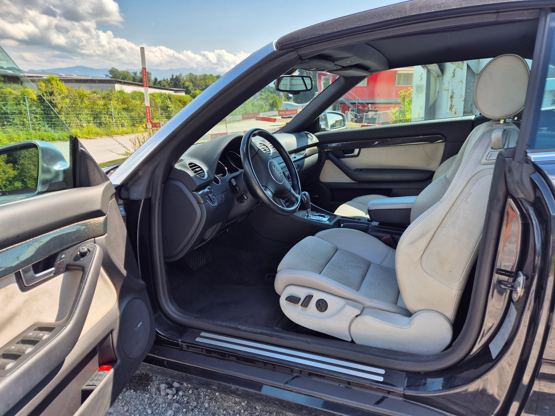 AUDI S4 Cabriolet 4.2 V8 quattro-image-14