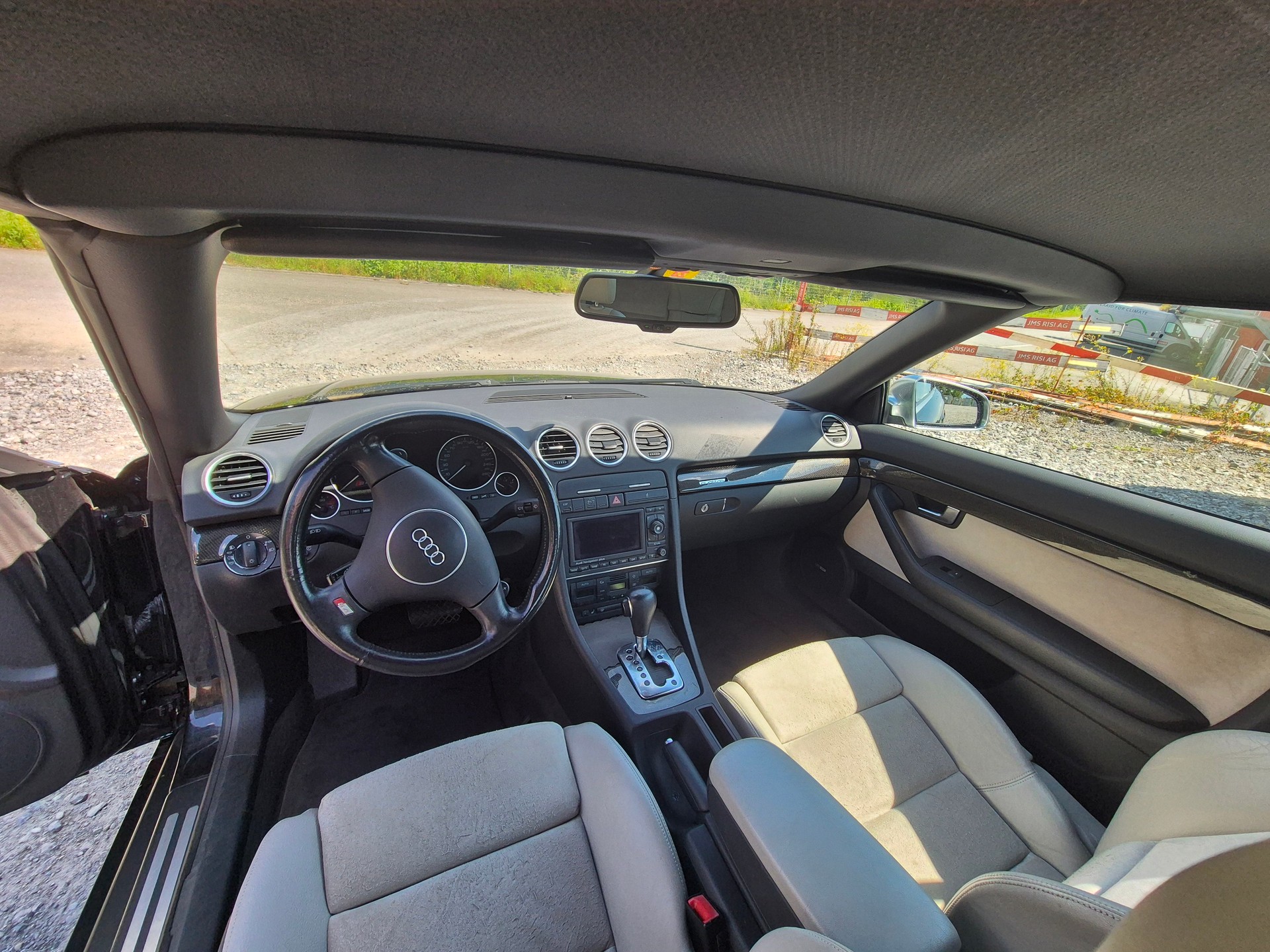 AUDI S4 Cabriolet 4.2 V8 quattro-image-15