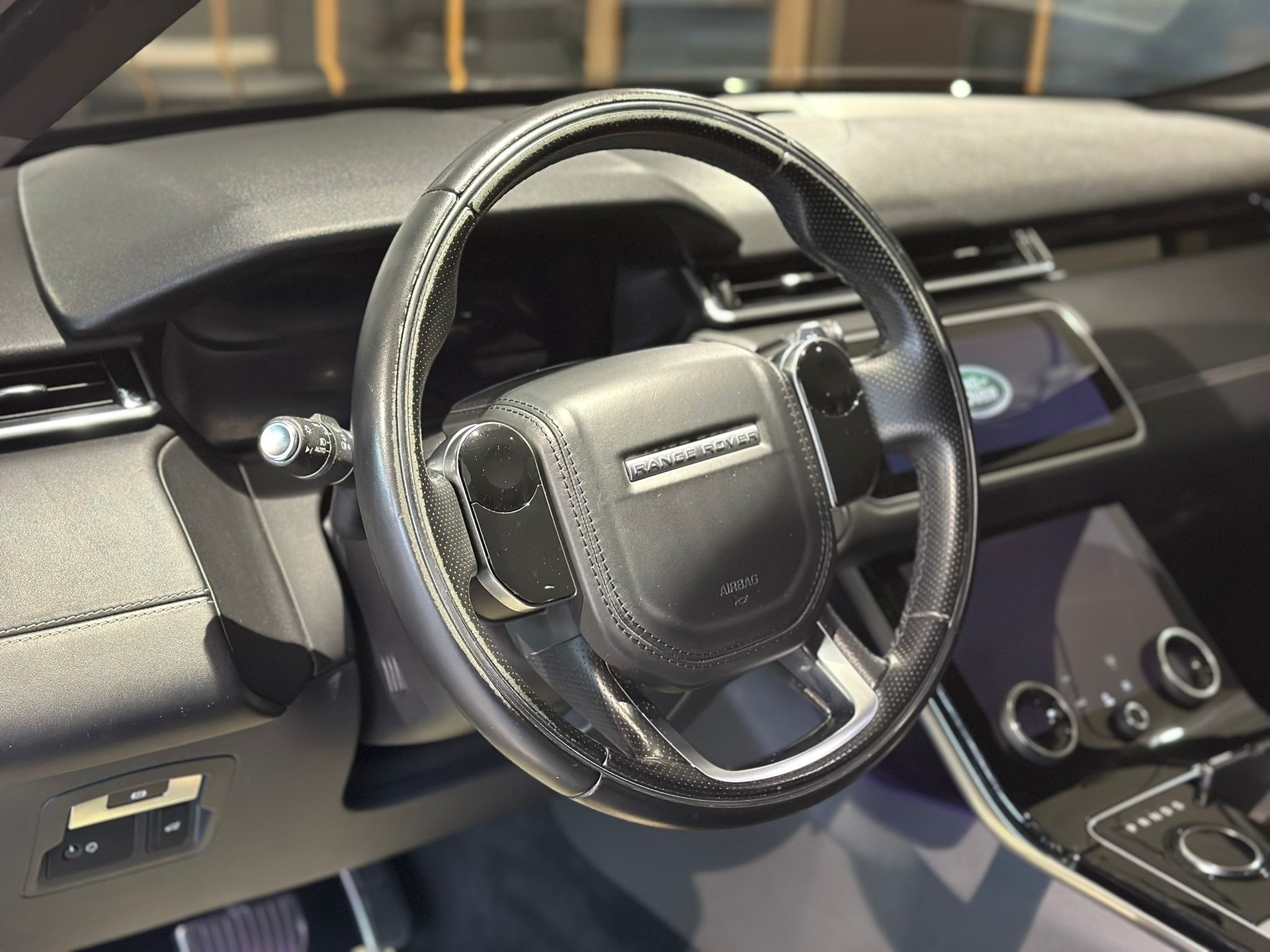 LAND ROVER Range Rover Velar R-Dynamic D 300 Automatic-image-12