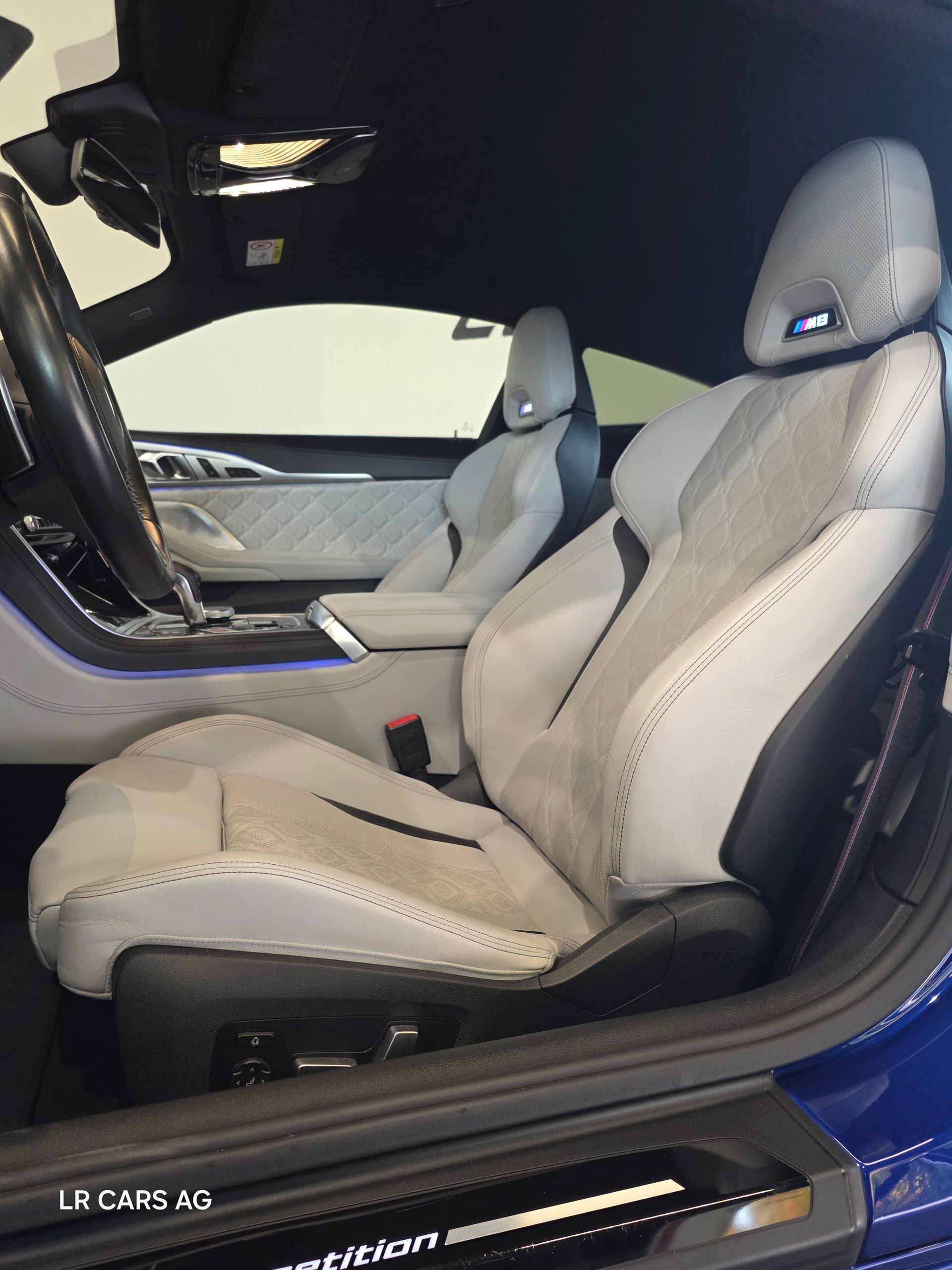 BMW M8 xDrive Steptronic M Competition-image-11