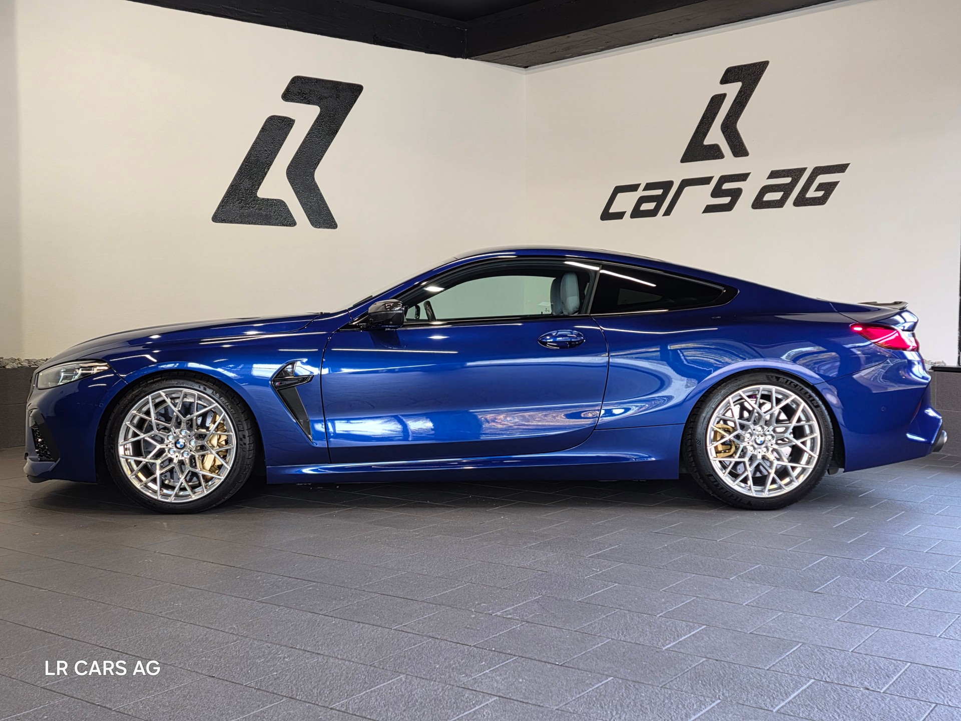 BMW M8 xDrive Steptronic M Competition-image-3