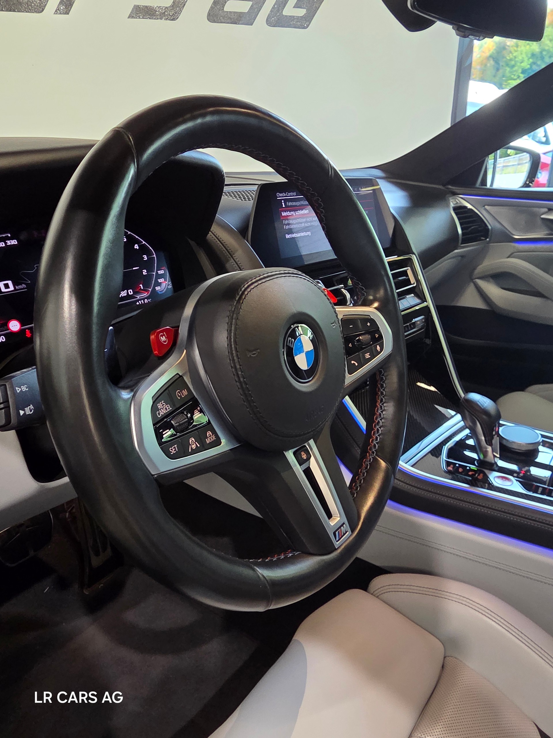BMW M8 xDrive Steptronic M Competition-image-13