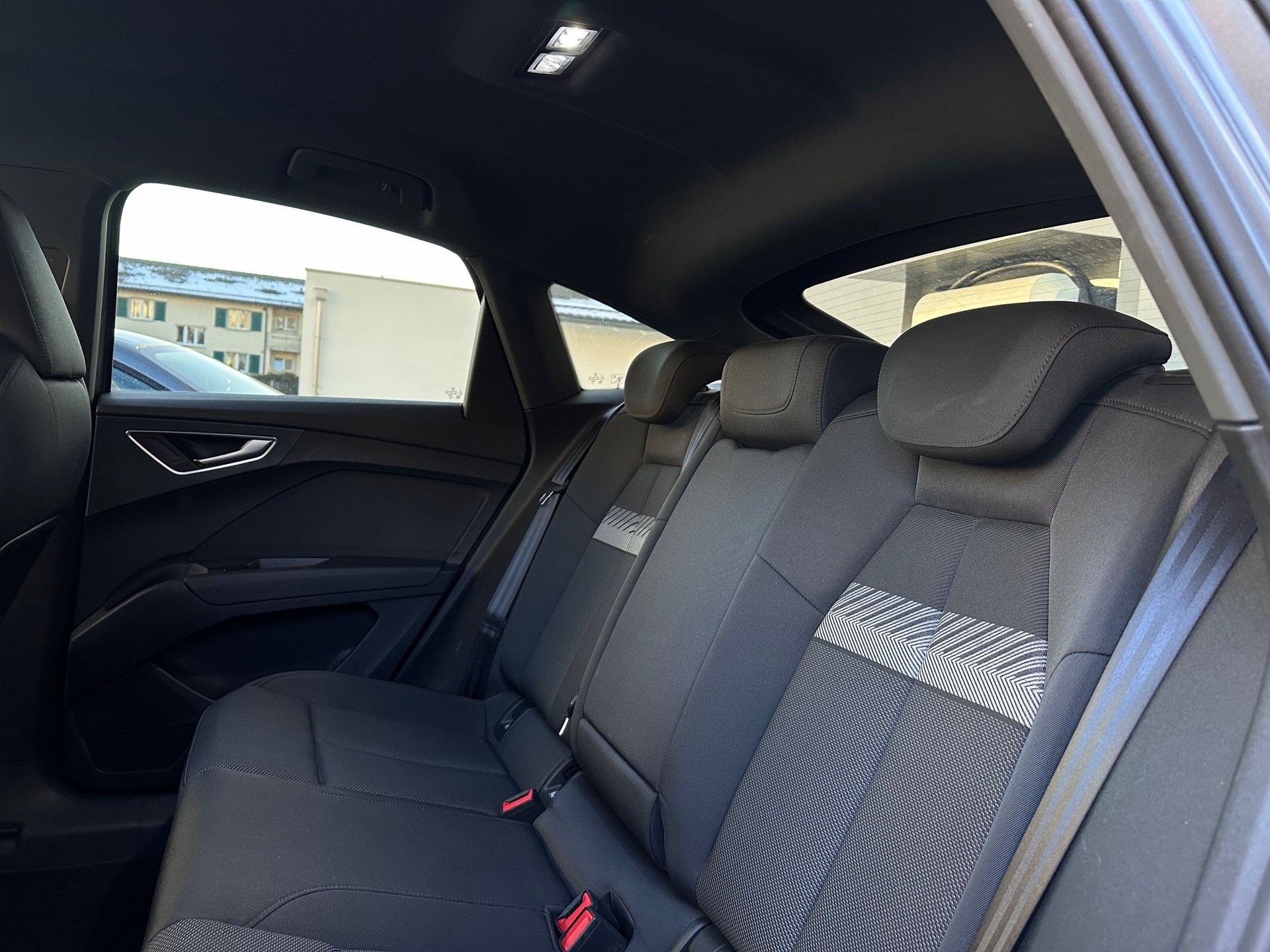 AUDI Q4 Sportback e-tron 50 quattro-image-10