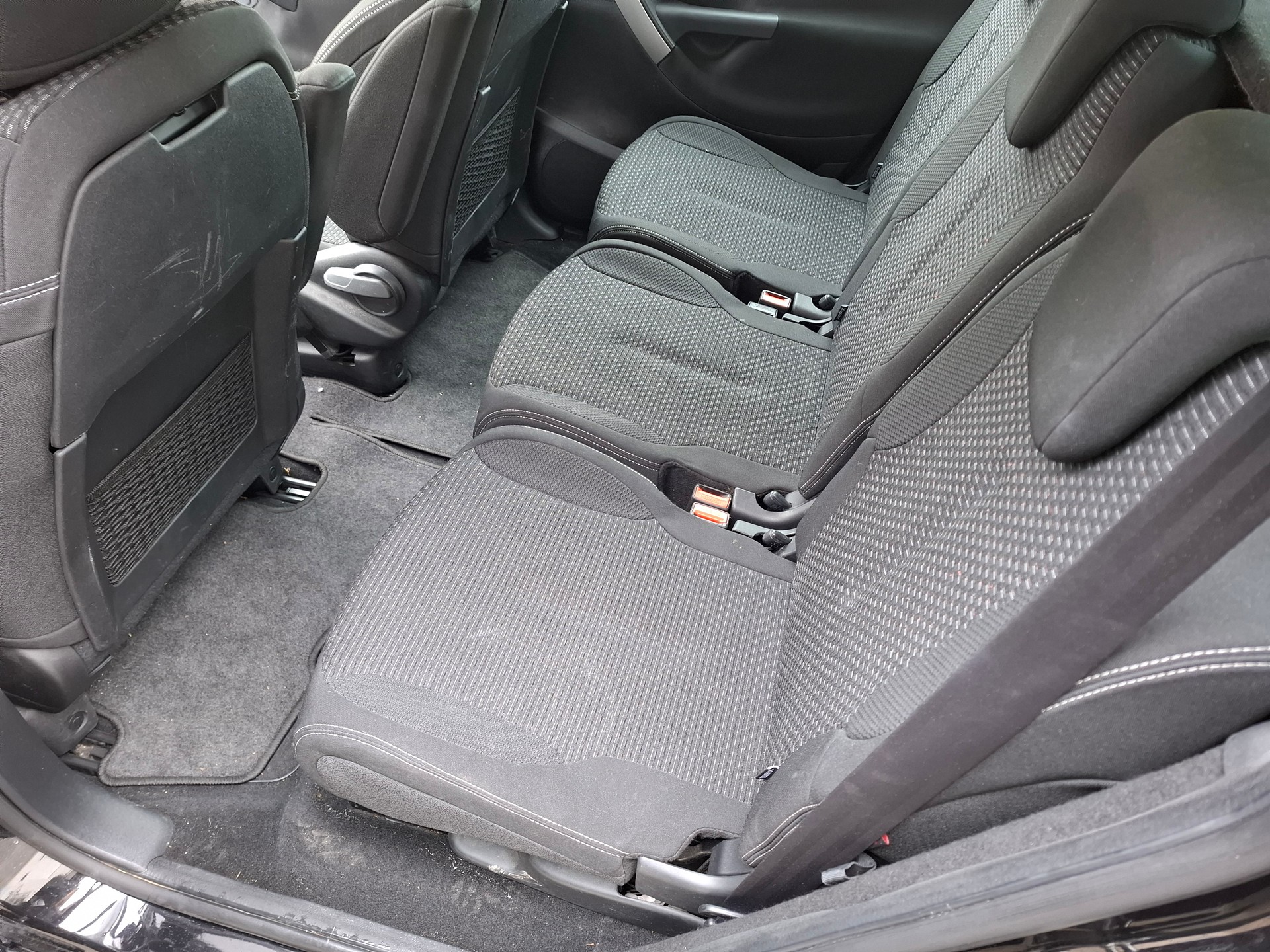 CITROEN C4 Picasso 1.6 HDI 16V Attraction EGS6-image-7