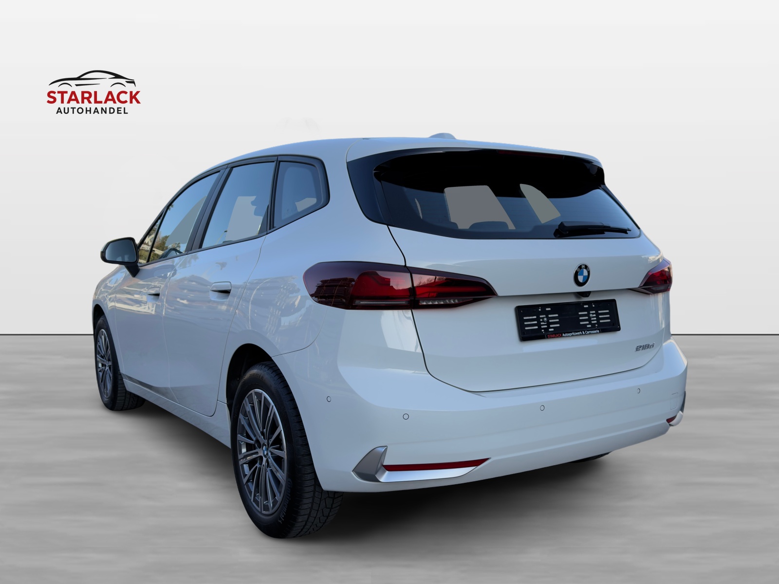 BMW 218d Active Tourer DKG-showroom-element-2