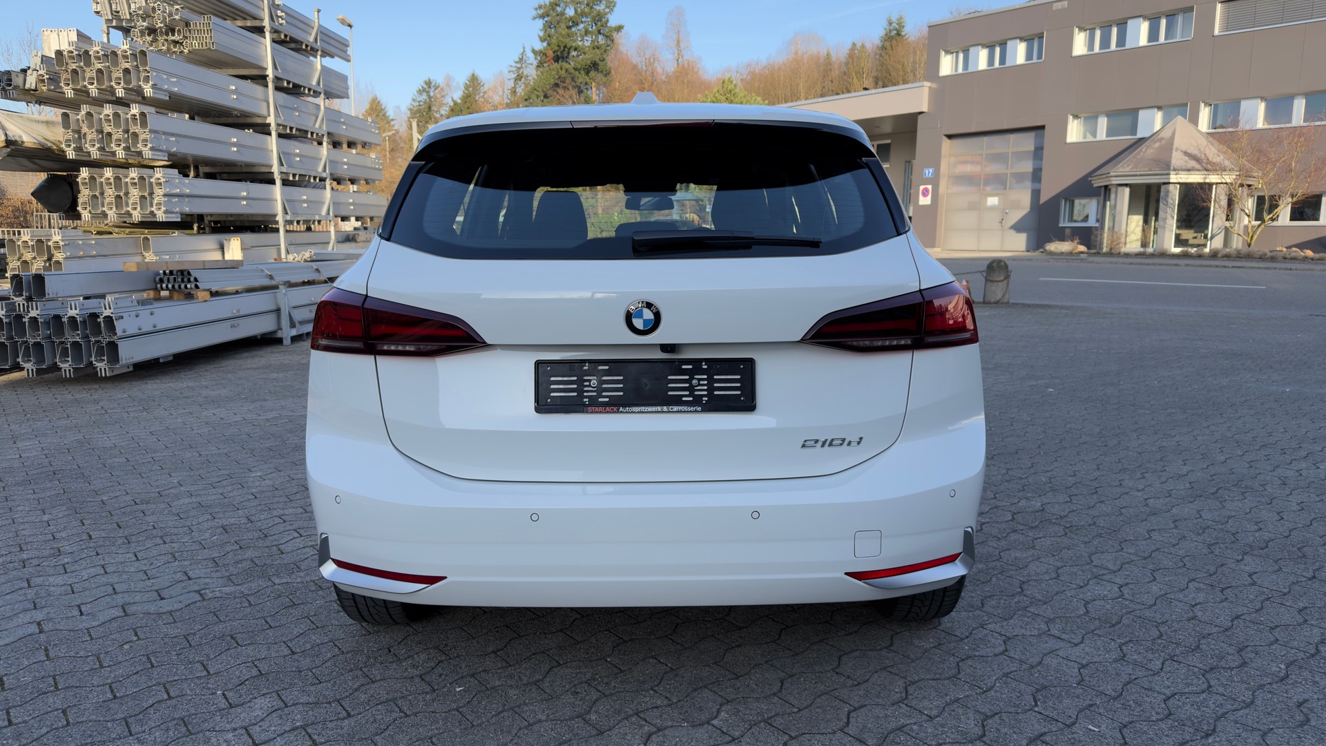 BMW 218d Active Tourer DKG-showroom-element-3