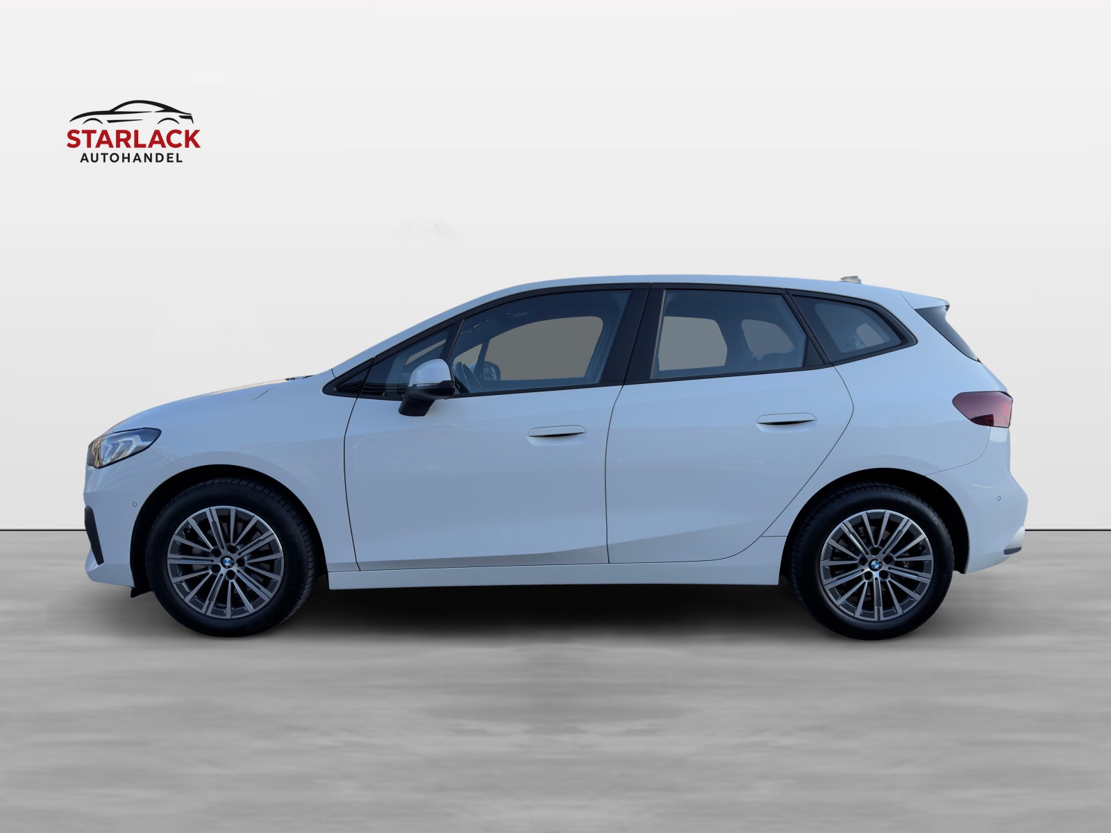 BMW 218d Active Tourer DKG-showroom-element-1