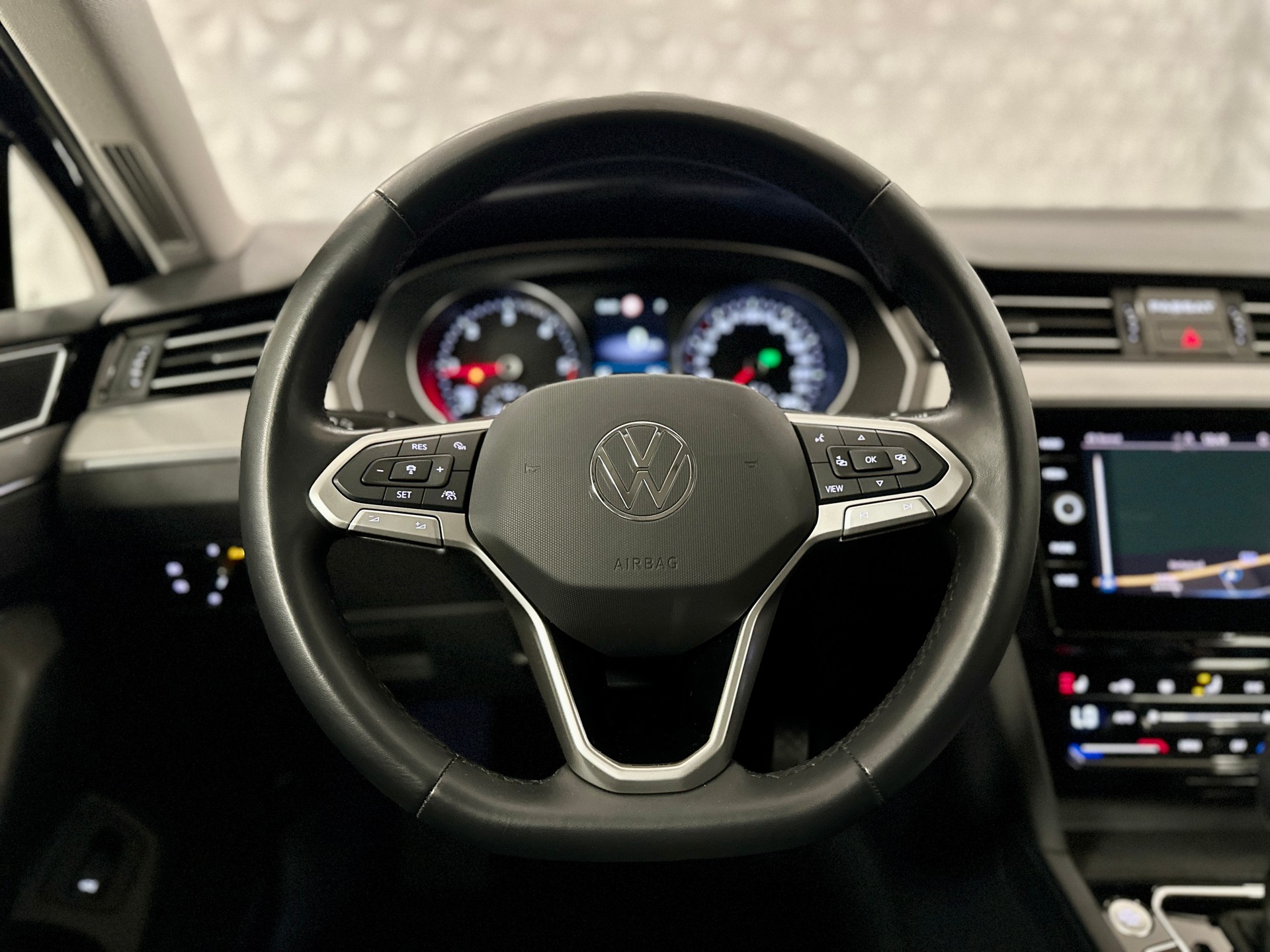 VW Passat 2.0 TDI BMT Business DSG-image-22