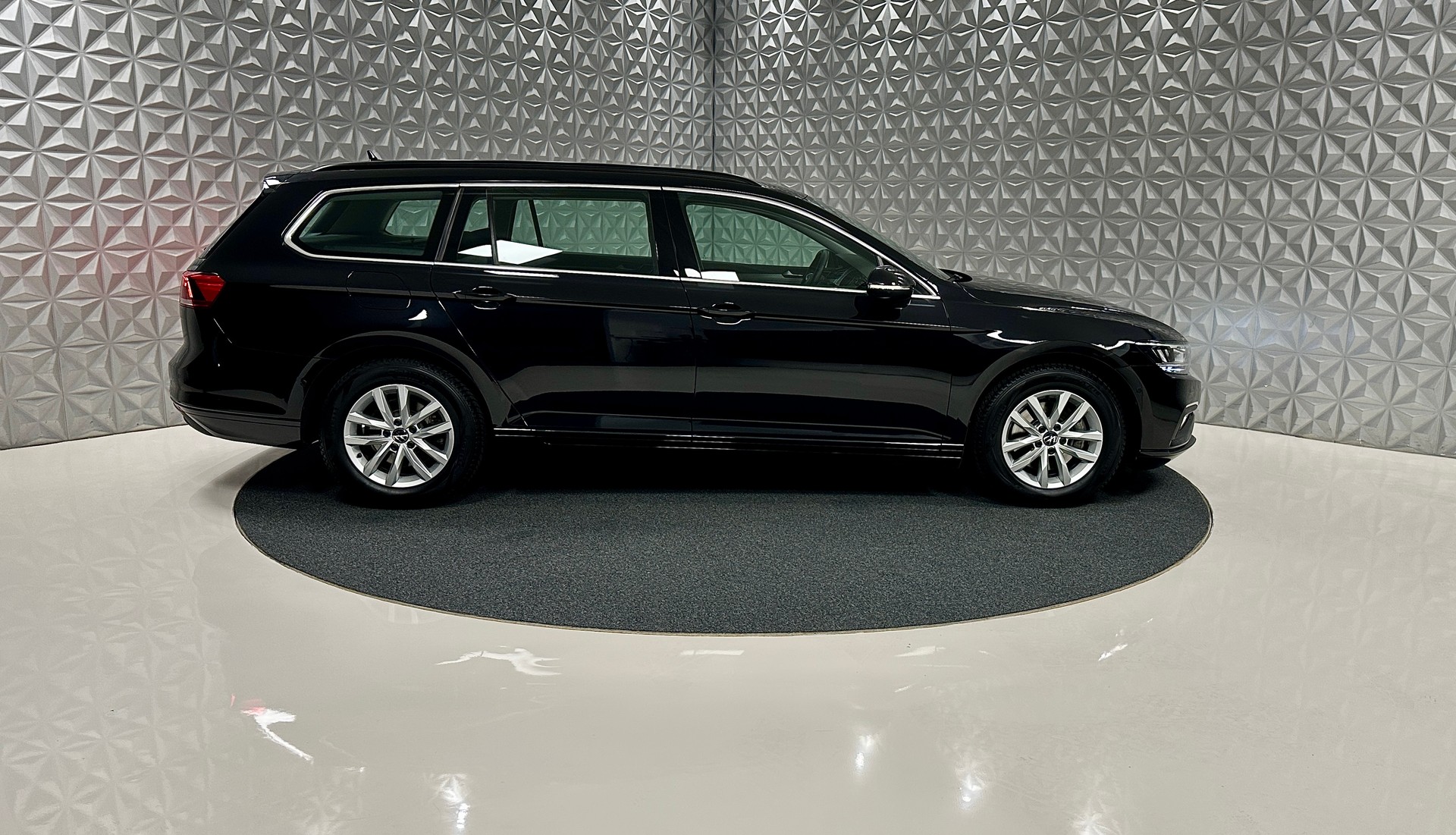 VW Passat 2.0 TDI BMT Business DSG-showroom-element-3