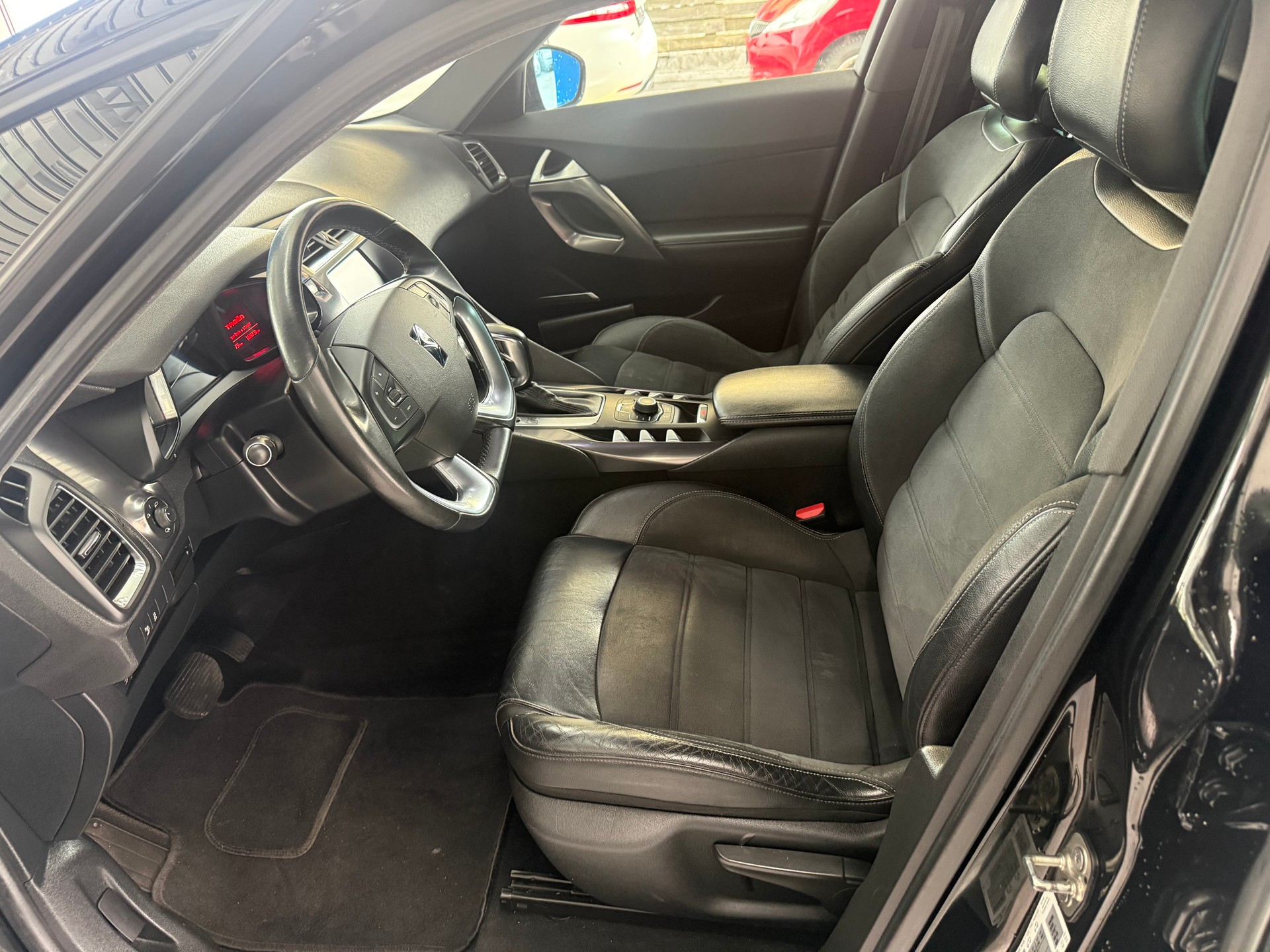 DS AUTOMOBILES DS5 1.6 Turbo Chic Automatic-image-12