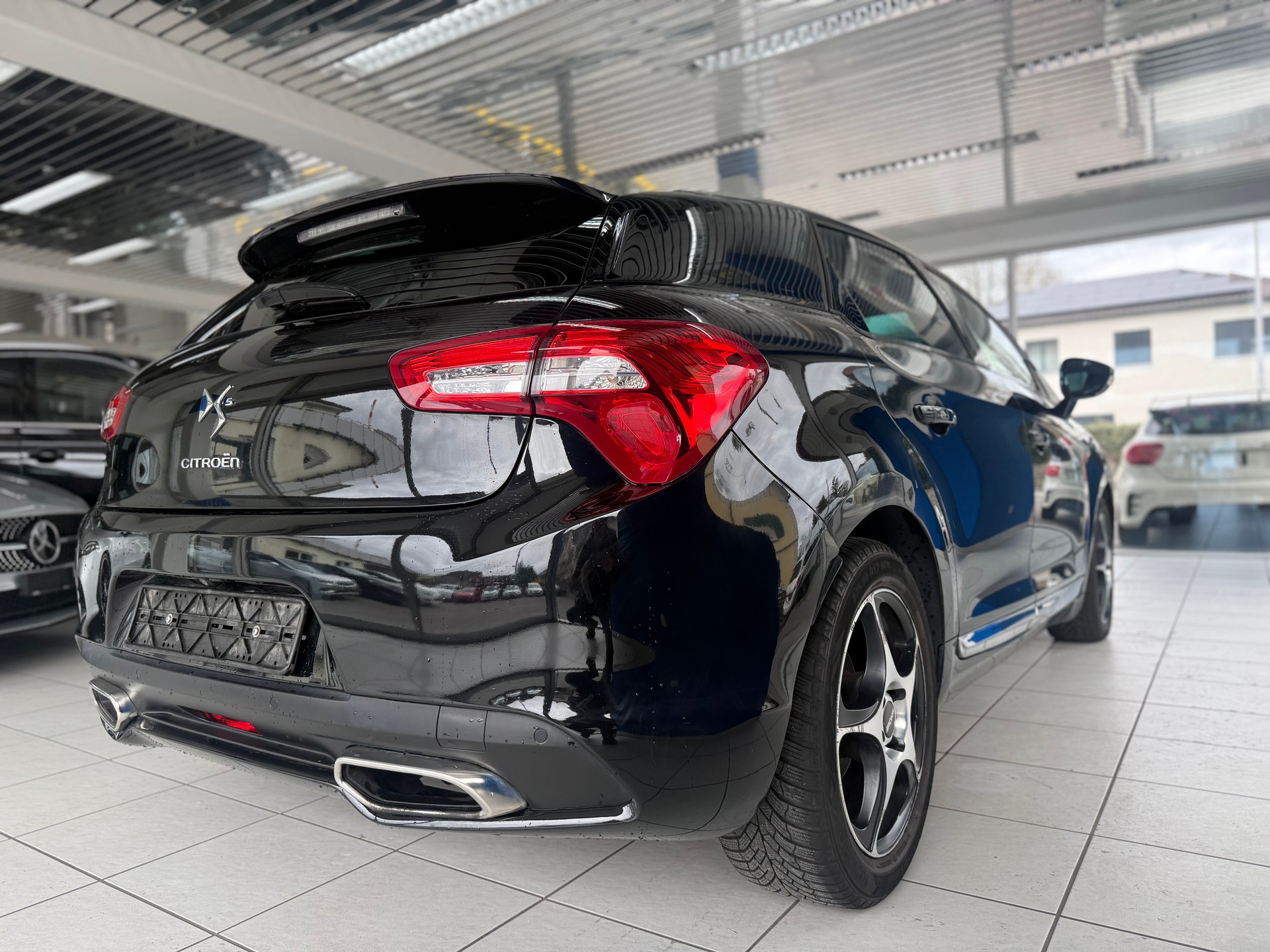 DS AUTOMOBILES DS5 1.6 Turbo Chic Automatic-image-4