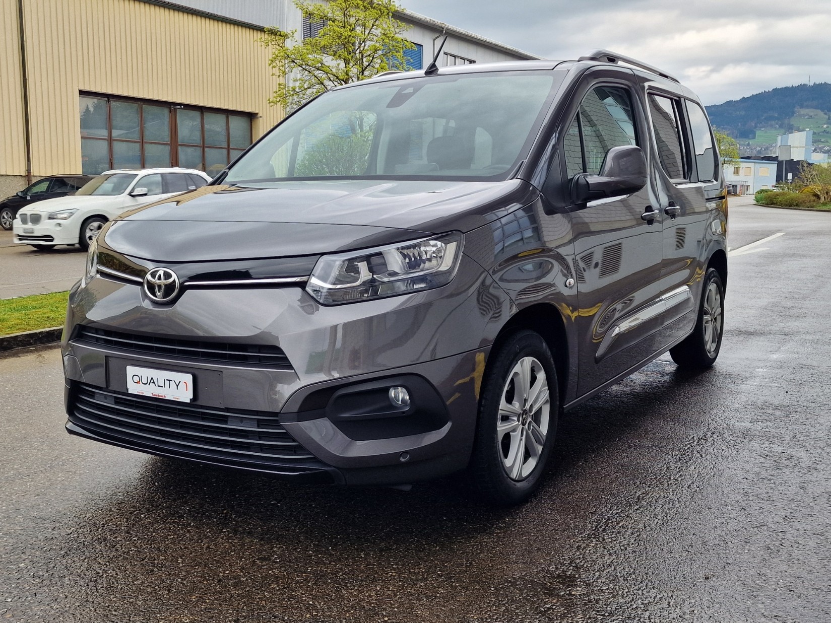 TOYOTA Proace City Verso 1.2-image-1