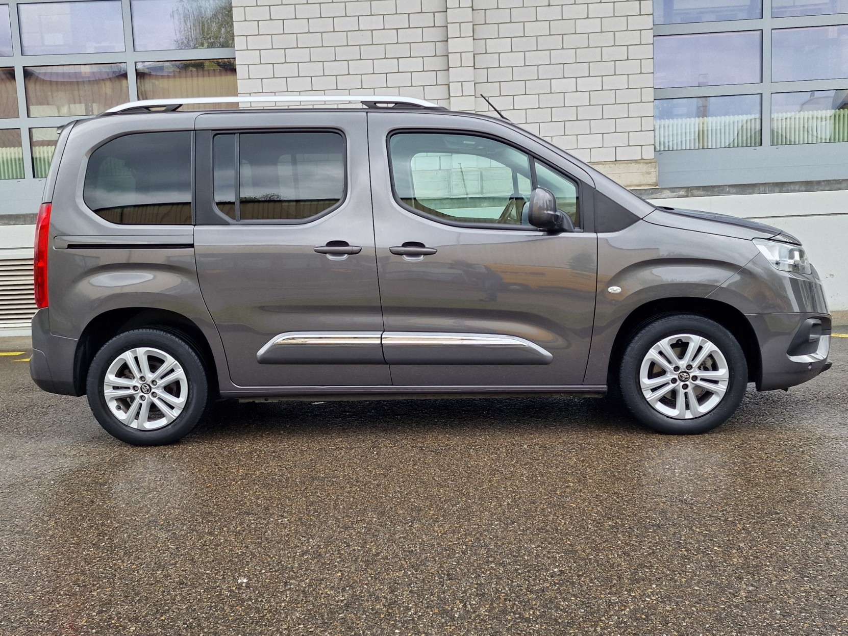 TOYOTA Proace City Verso 1.2-image-3