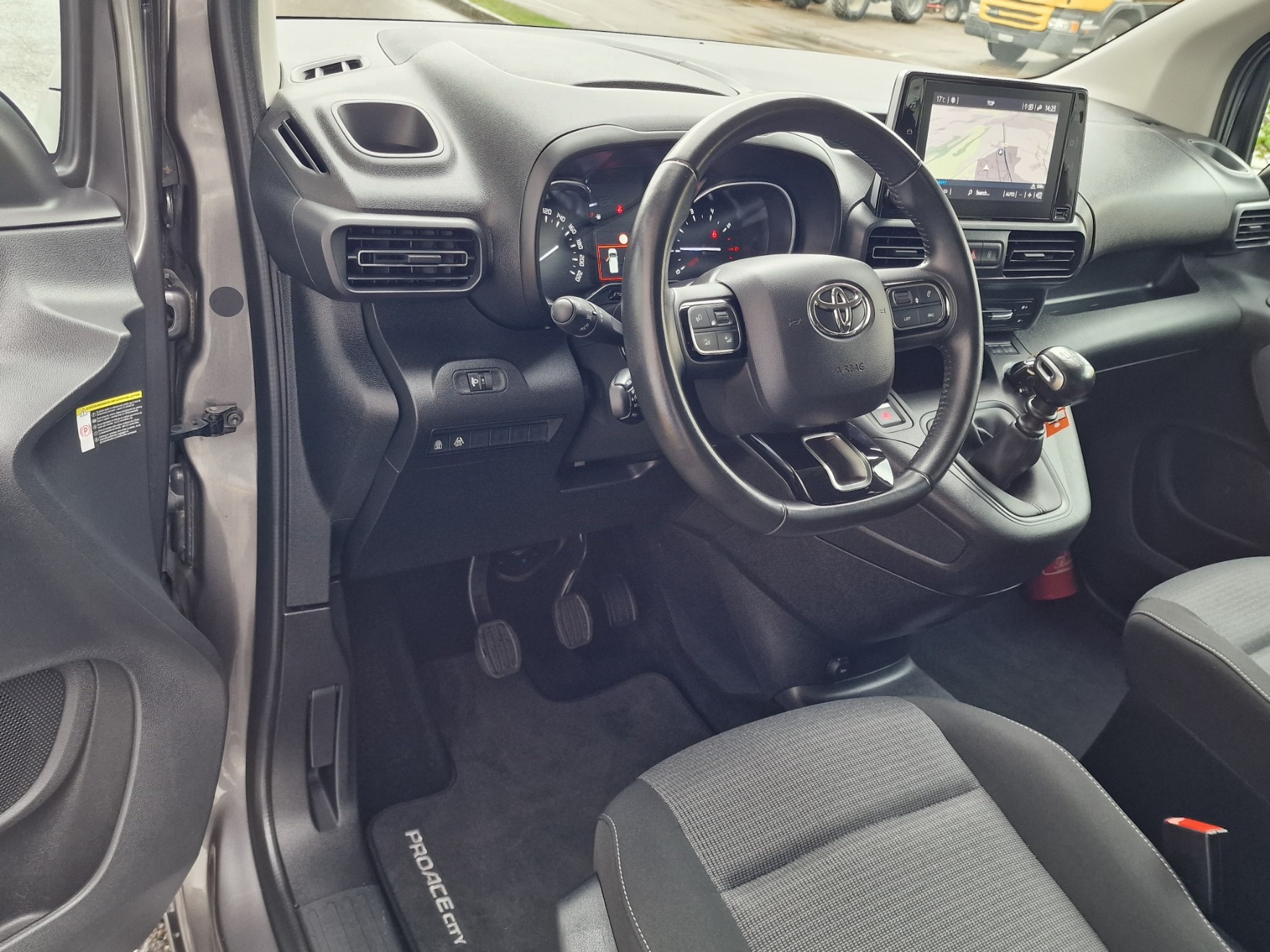 TOYOTA Proace City Verso 1.2-image-8
